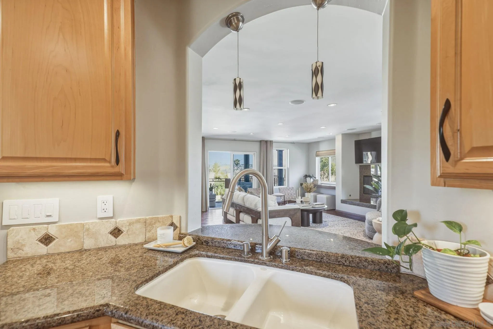 https://cdn.realtyfeed.com/cdn/127/260016527/9d85e45142d2ac325804302cae0df564.webp