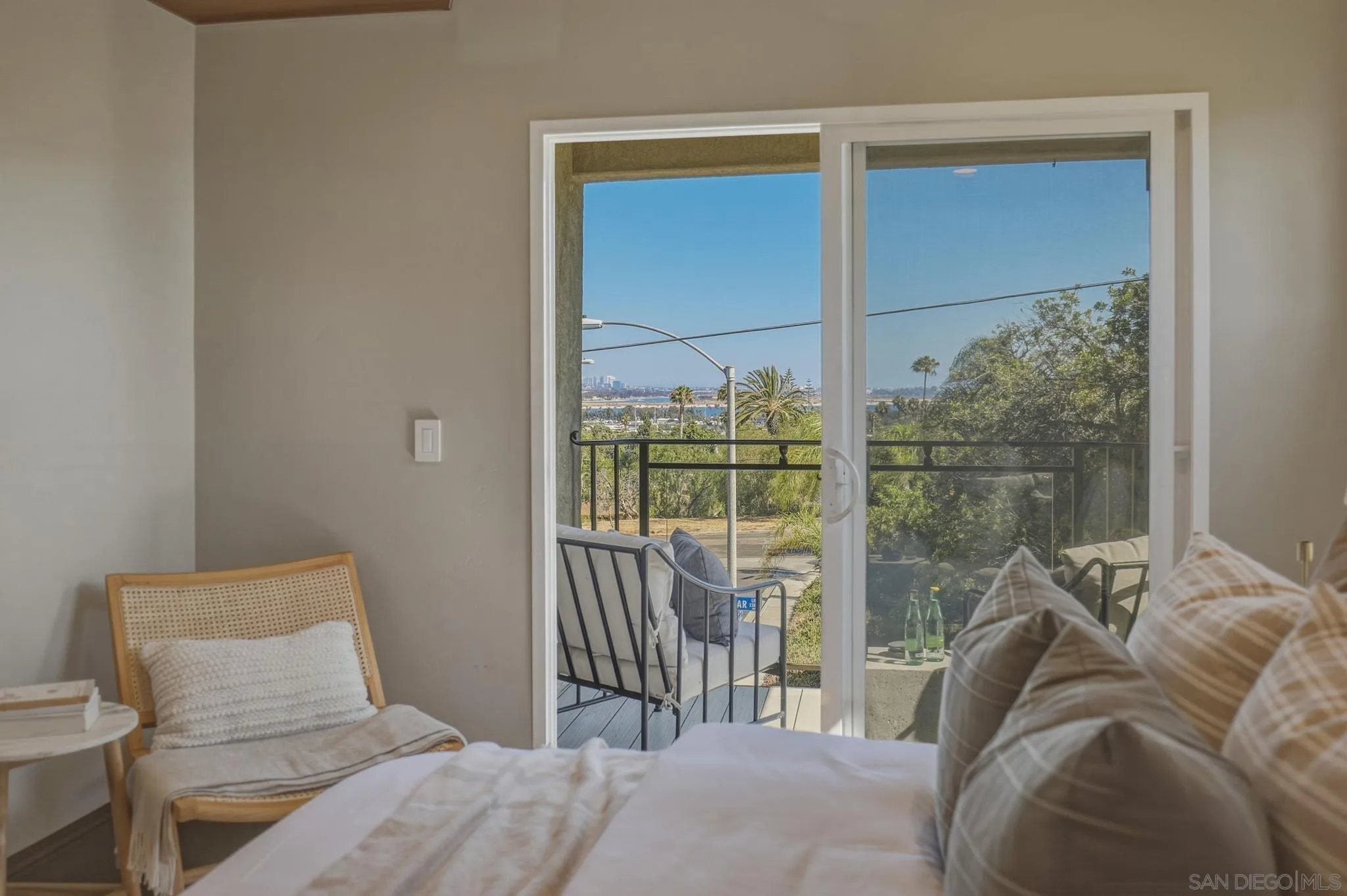 https://cdn.realtyfeed.com/cdn/127/260016527/a6c497cdb97e9a81d0ec92e08e2b06d9.webp