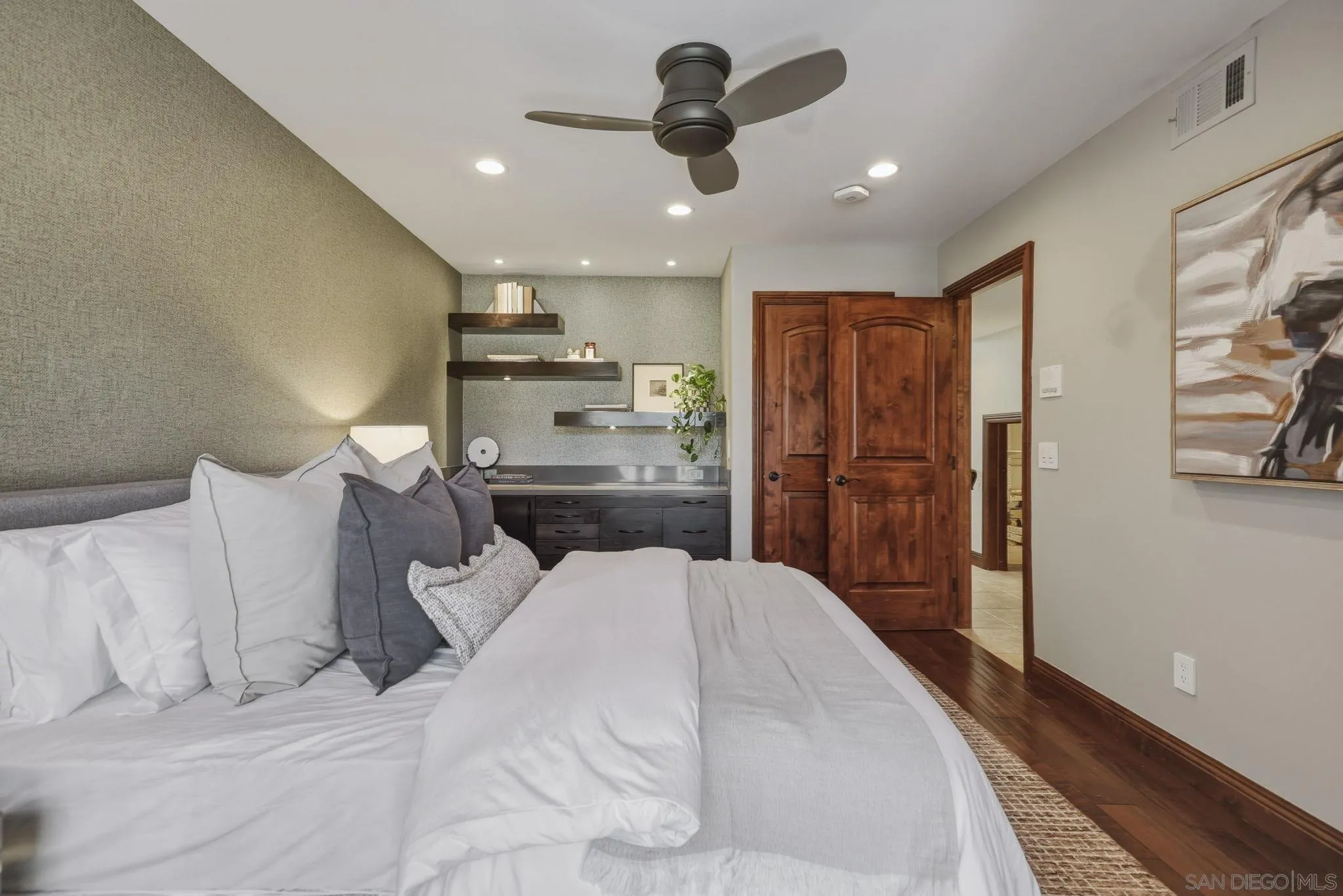 https://cdn.realtyfeed.com/cdn/127/260016527/b2e48b5d565d2ceab3107b7a625cf5c2.webp