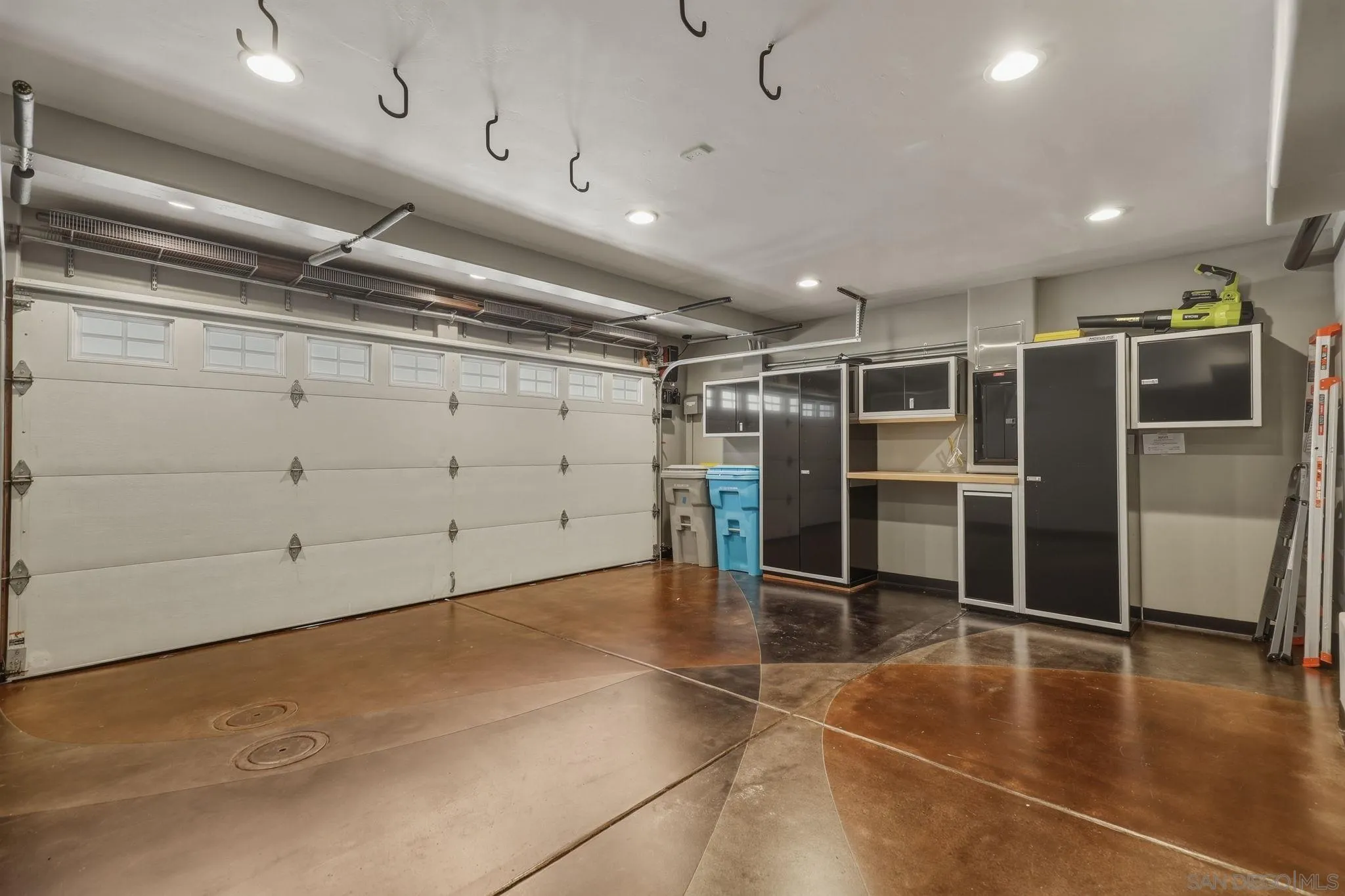 https://cdn.realtyfeed.com/cdn/127/260016527/f6327f2df9981872ef8269b12a903d0e.webp