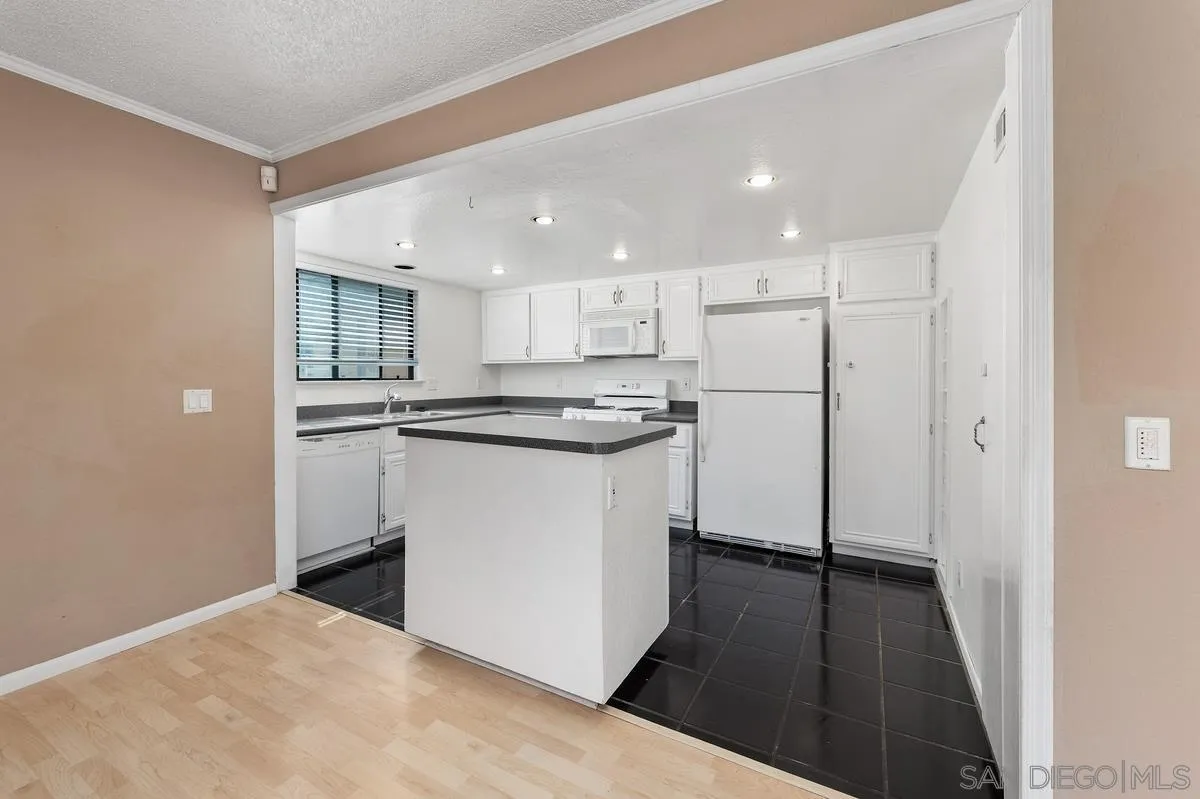 Photo #12: 260016530 Listing: Photo #12