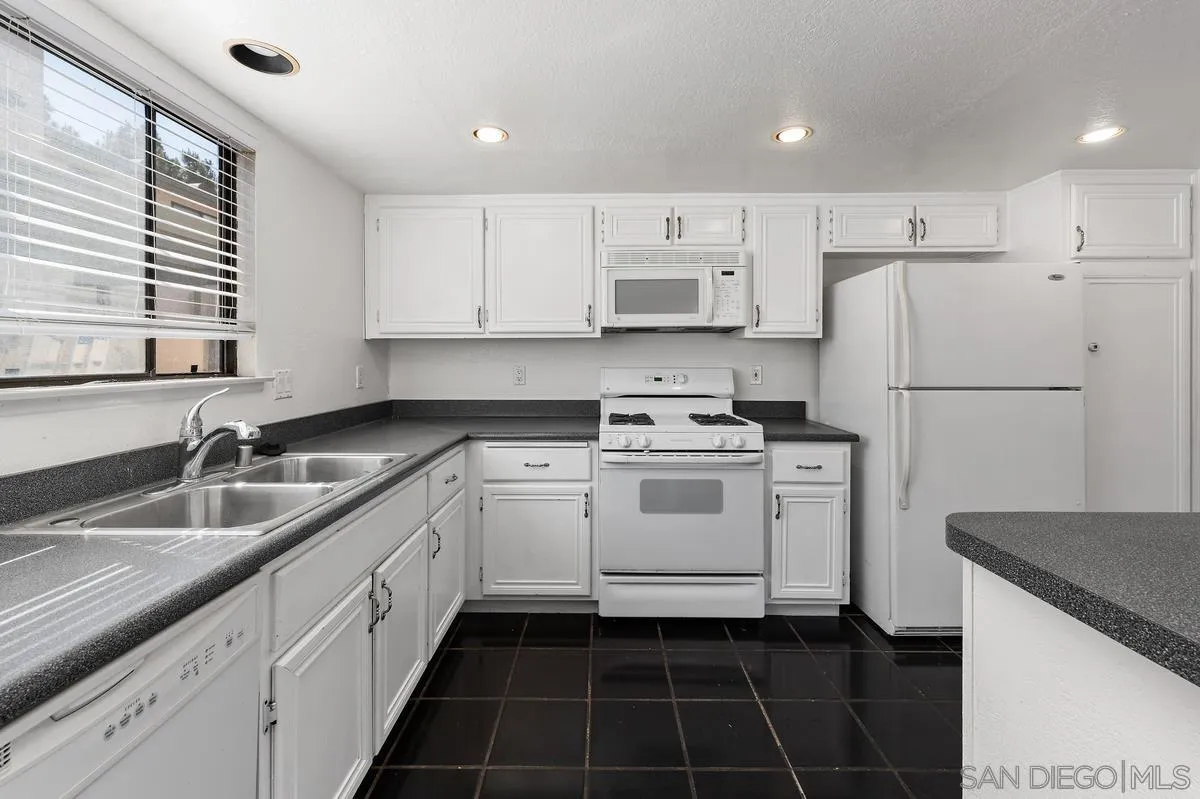 Photo #14: 260016530 Listing: Photo #14