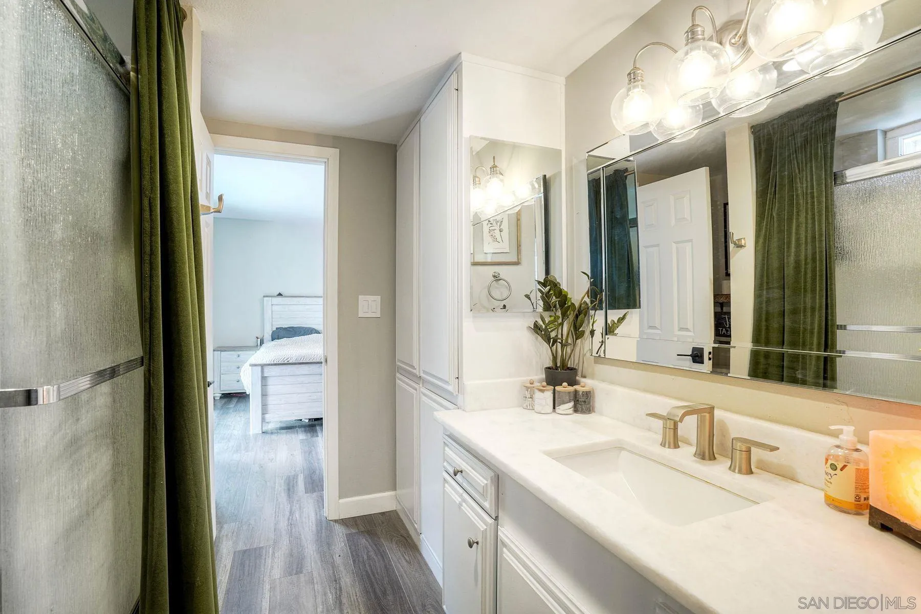 https://cdn.realtyfeed.com/cdn/127/260016532/33ba2d2c74e8a4ca530e3745127e8eaf.webp