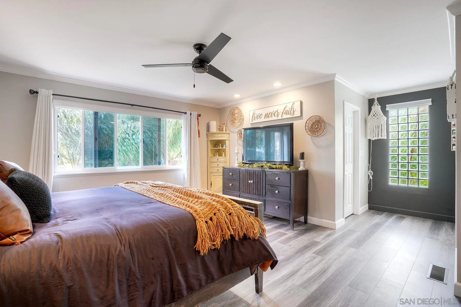 https://cdn.realtyfeed.com/cdn/127/260016532/4a438b94c8bd36e4866e59fc13de8f92.webp