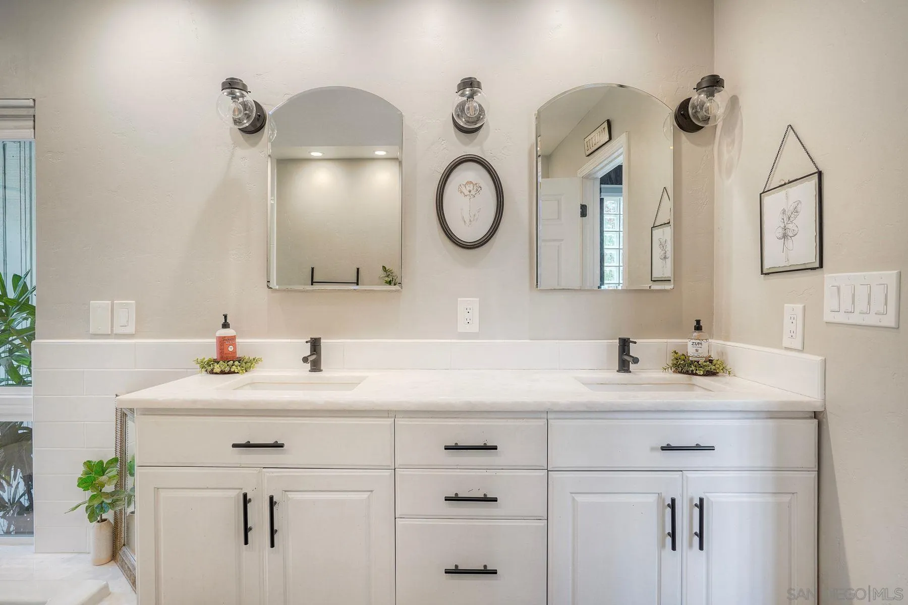 https://cdn.realtyfeed.com/cdn/127/260016532/51fbbf65fe080c86f2a36bead7aa177a.webp