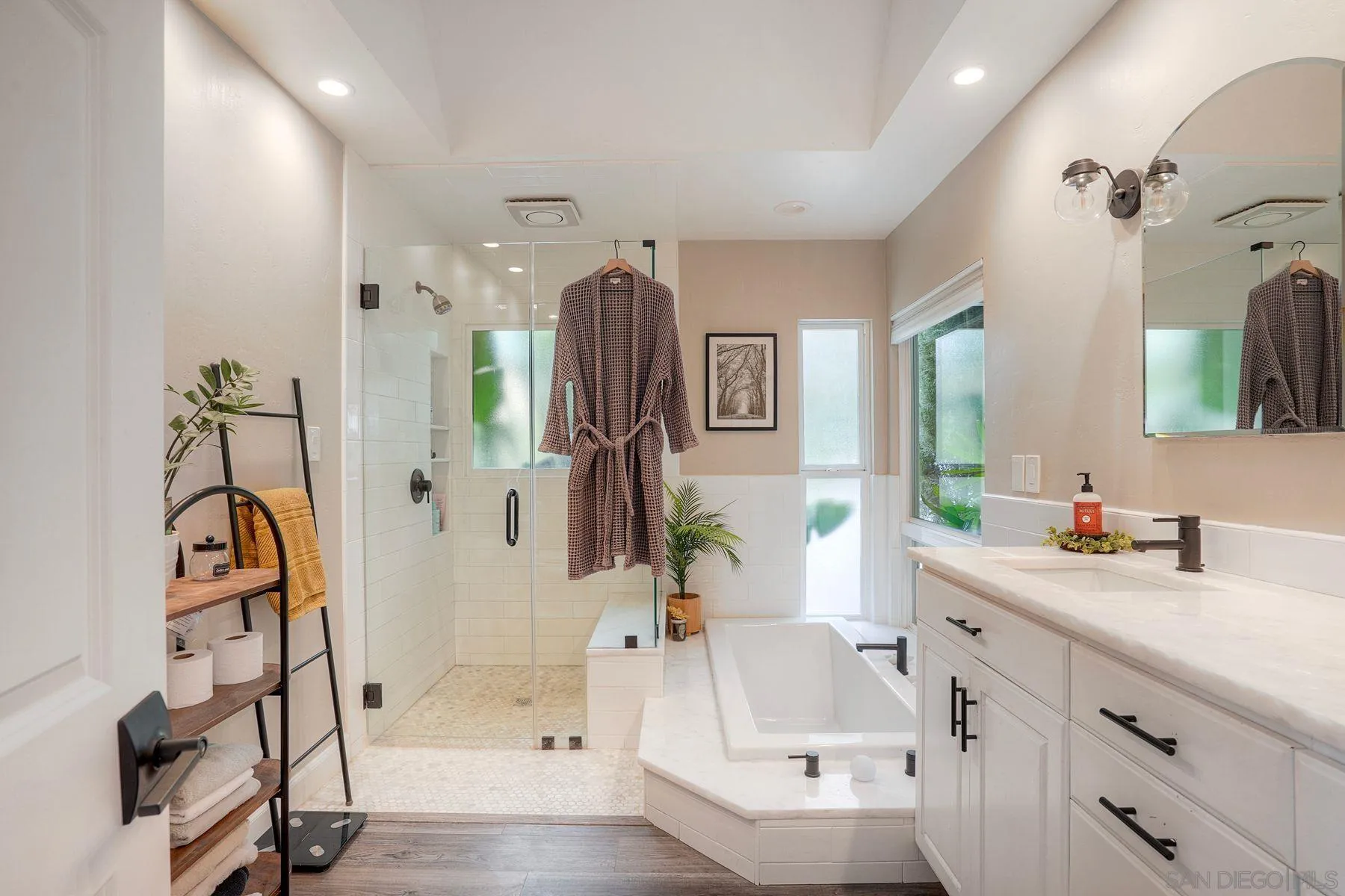 https://cdn.realtyfeed.com/cdn/127/260016532/cfe53c62edc6c12edefce67098617bf0.webp