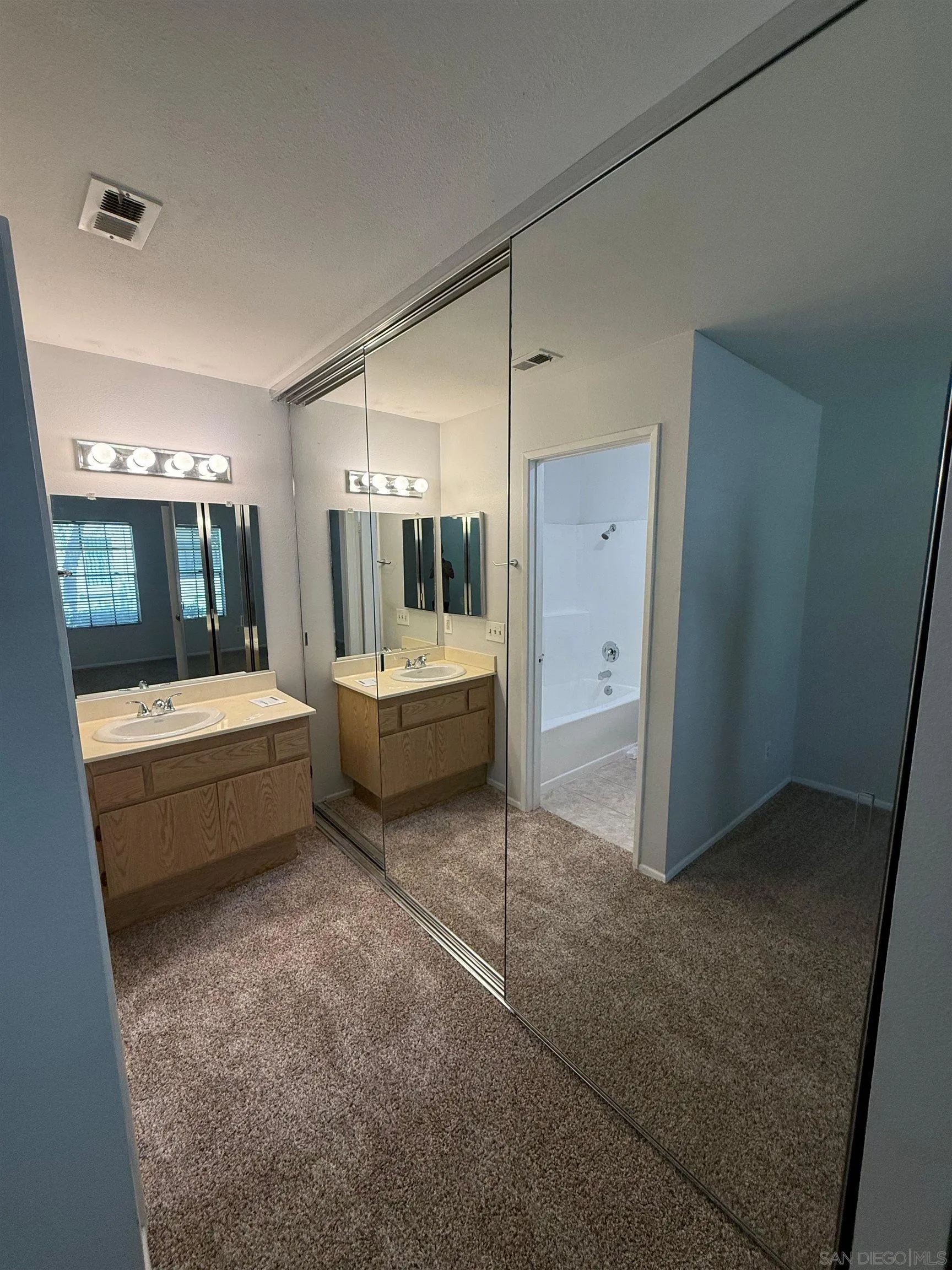 Photo #13: 260016533 Listing: Photo #13