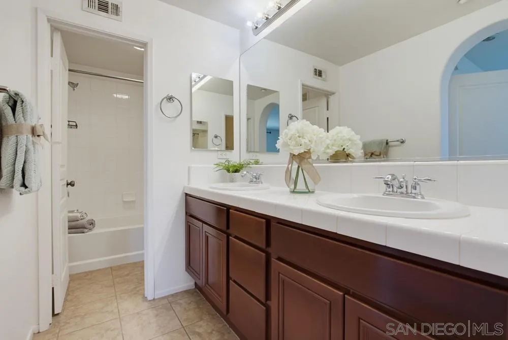 Photo #24: 260016537 Listing: Photo #24