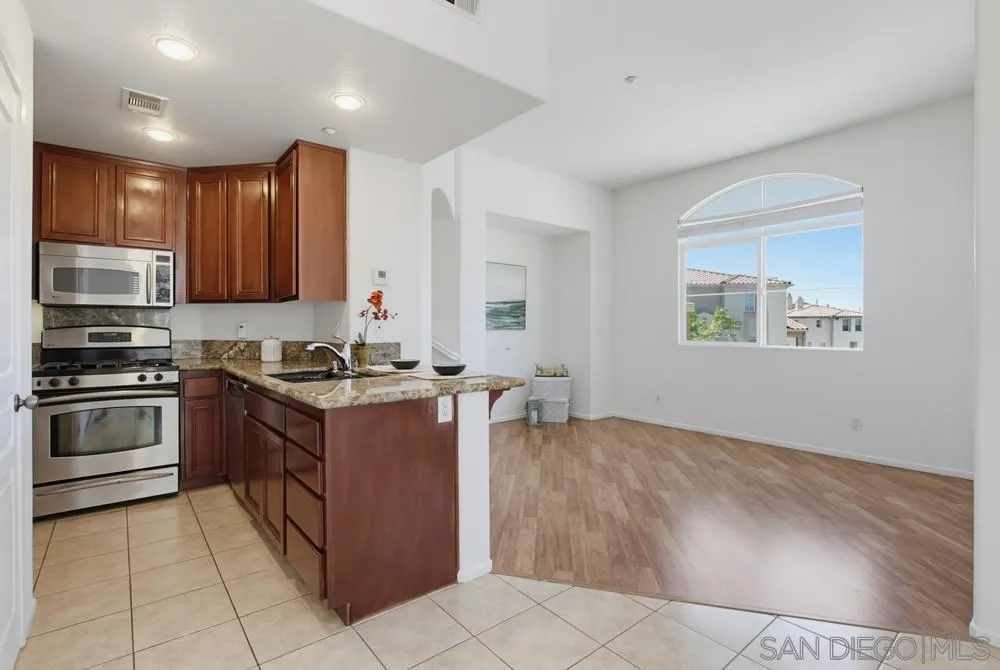 Photo #5: 260016537 Listing: Photo #5