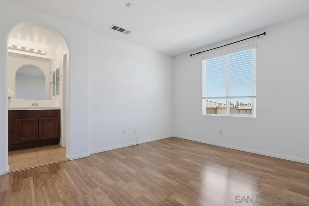 Photo #22: 260016537 Listing: Photo #22