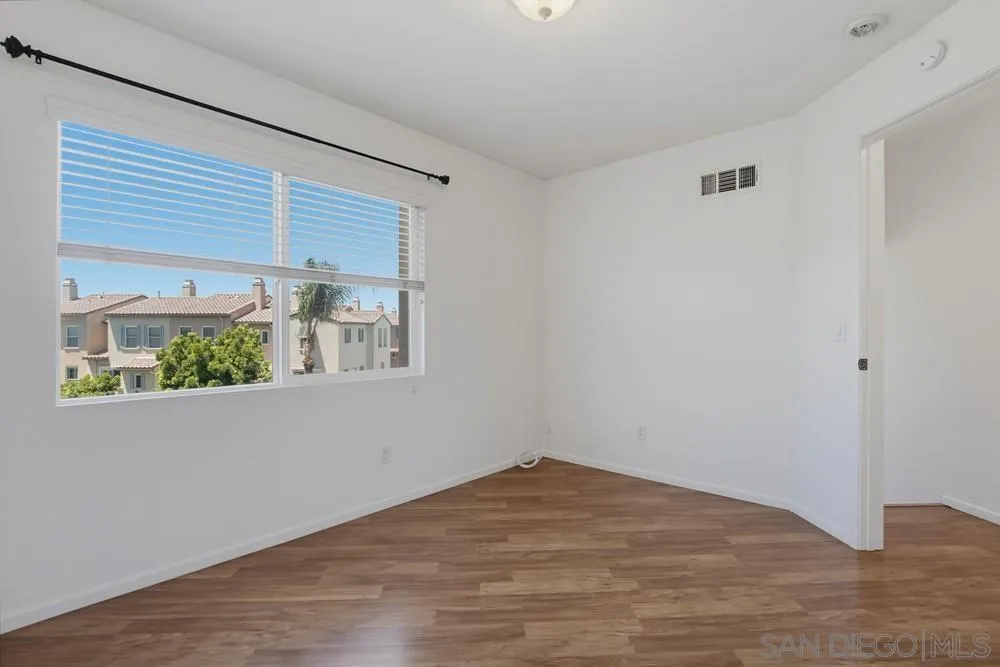 Photo #12: 260016537 Listing: Photo #12