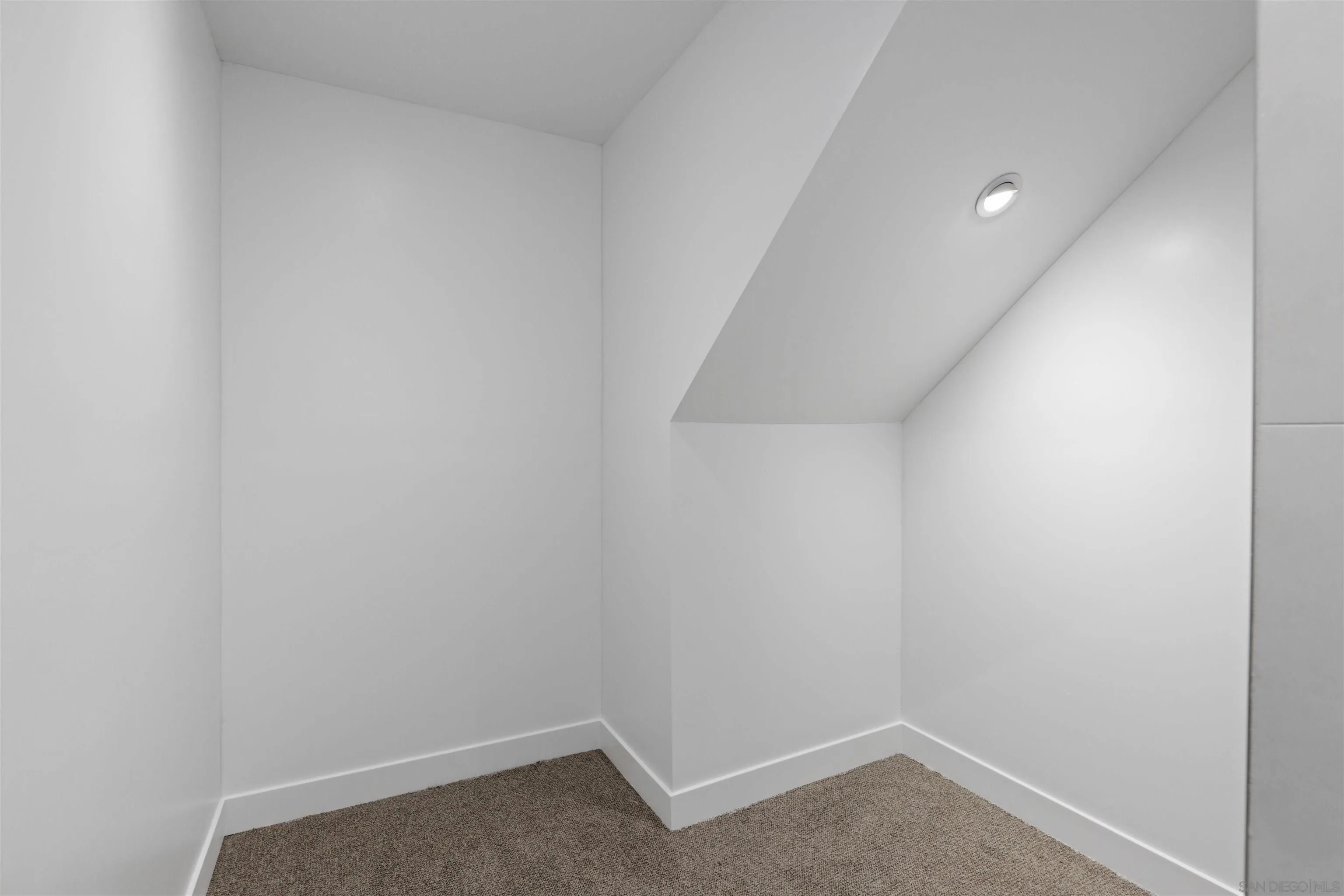 https://cdn.realtyfeed.com/cdn/127/260016539/0a51ab8c2bced838ce845b1b7bf9791f.webp