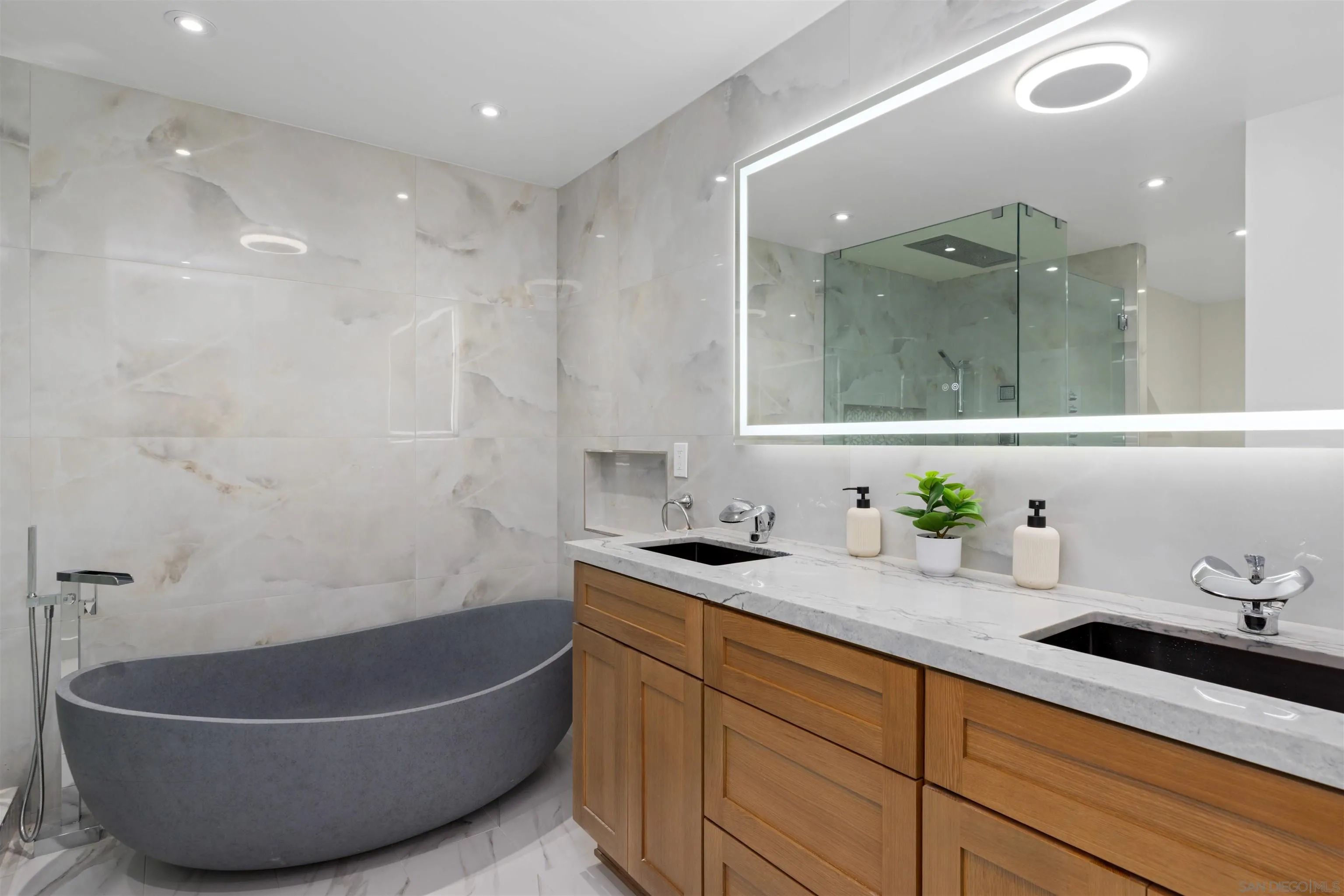 https://cdn.realtyfeed.com/cdn/127/260016539/3a01d07eb005e7ec02049026c7cf1f18.webp