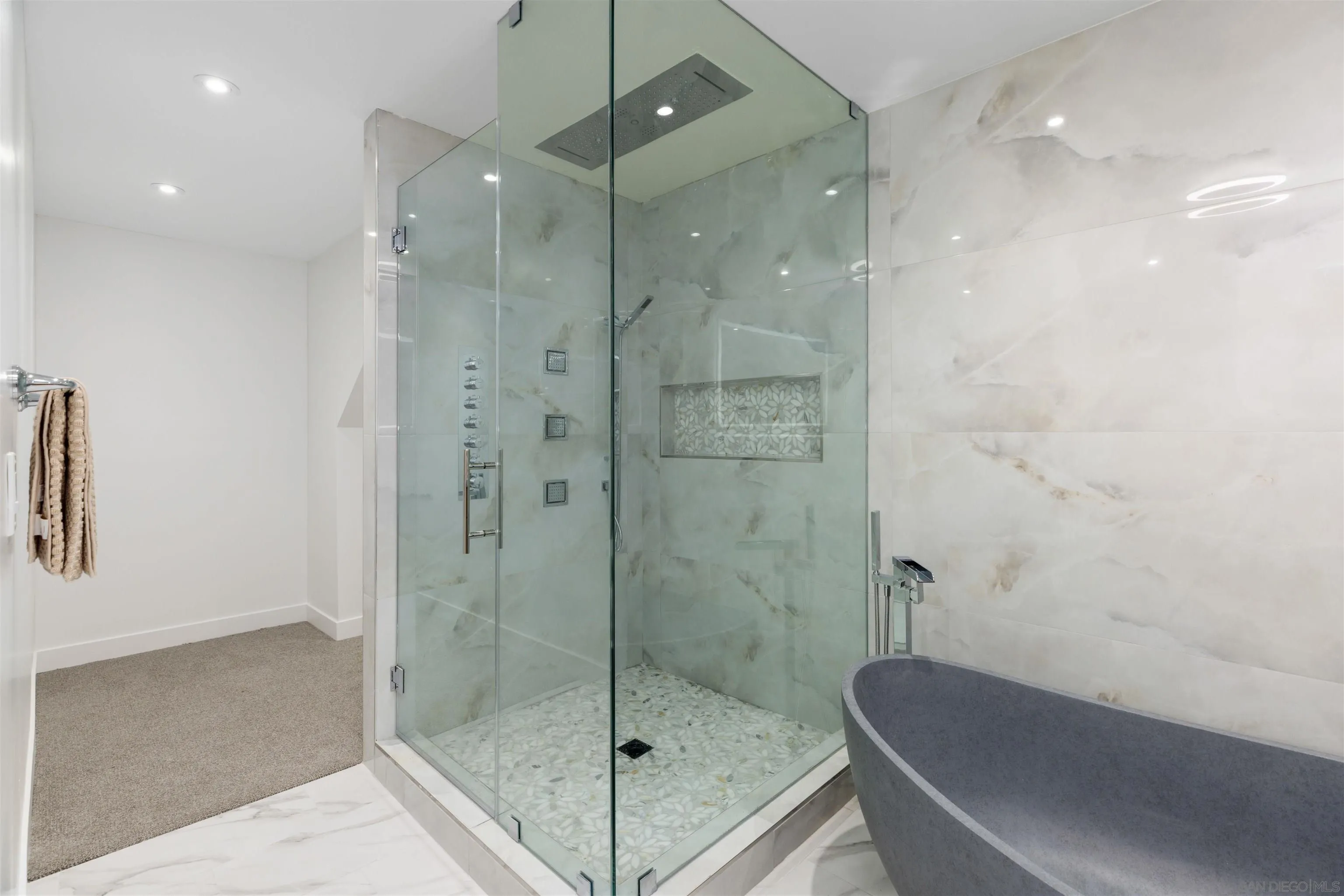 https://cdn.realtyfeed.com/cdn/127/260016539/93b0a793e19a1c1d3b392a6db2d4a765.webp