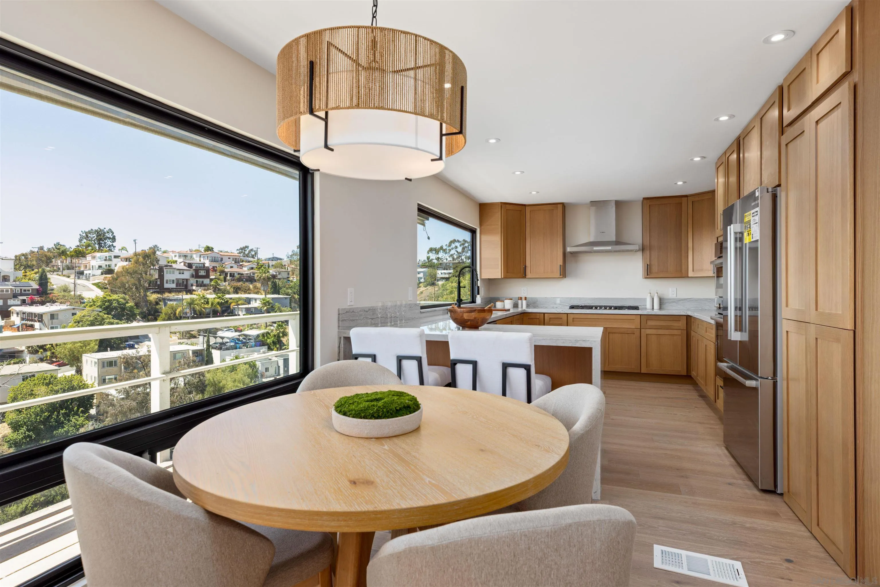 https://cdn.realtyfeed.com/cdn/127/260016539/b9312f05a611e01239f180c97bc7436b.webp