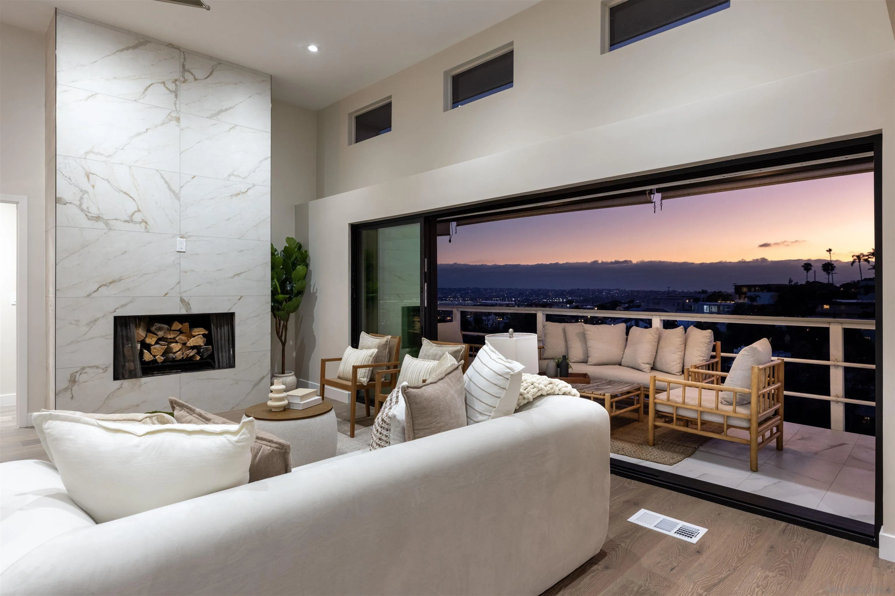 https://cdn.realtyfeed.com/cdn/127/260016539/ebc8dd856bc74e8abf67ffbf56427b53.webp
