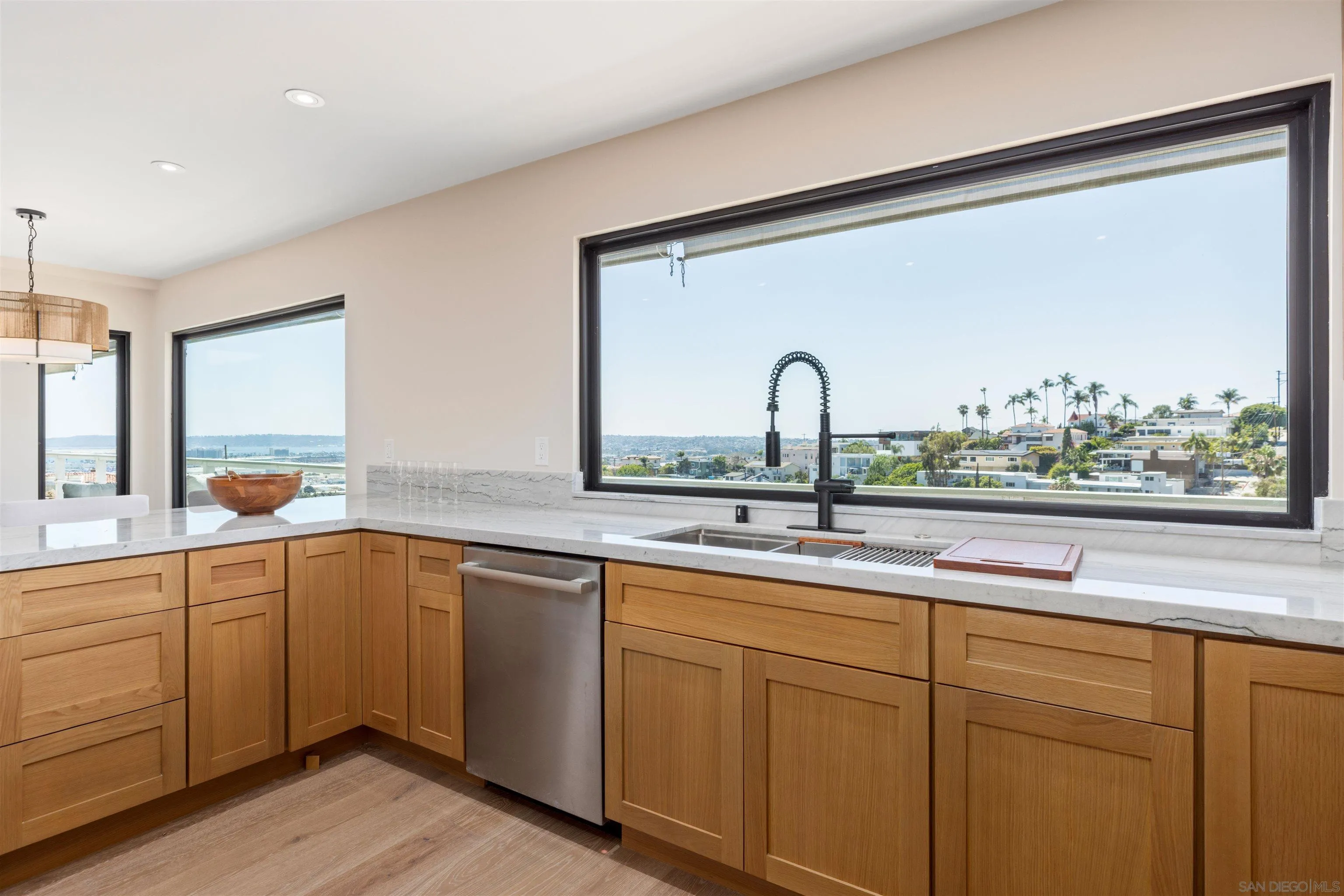 https://cdn.realtyfeed.com/cdn/127/260016539/f92087db95da9198afee10f0745d6110.webp
