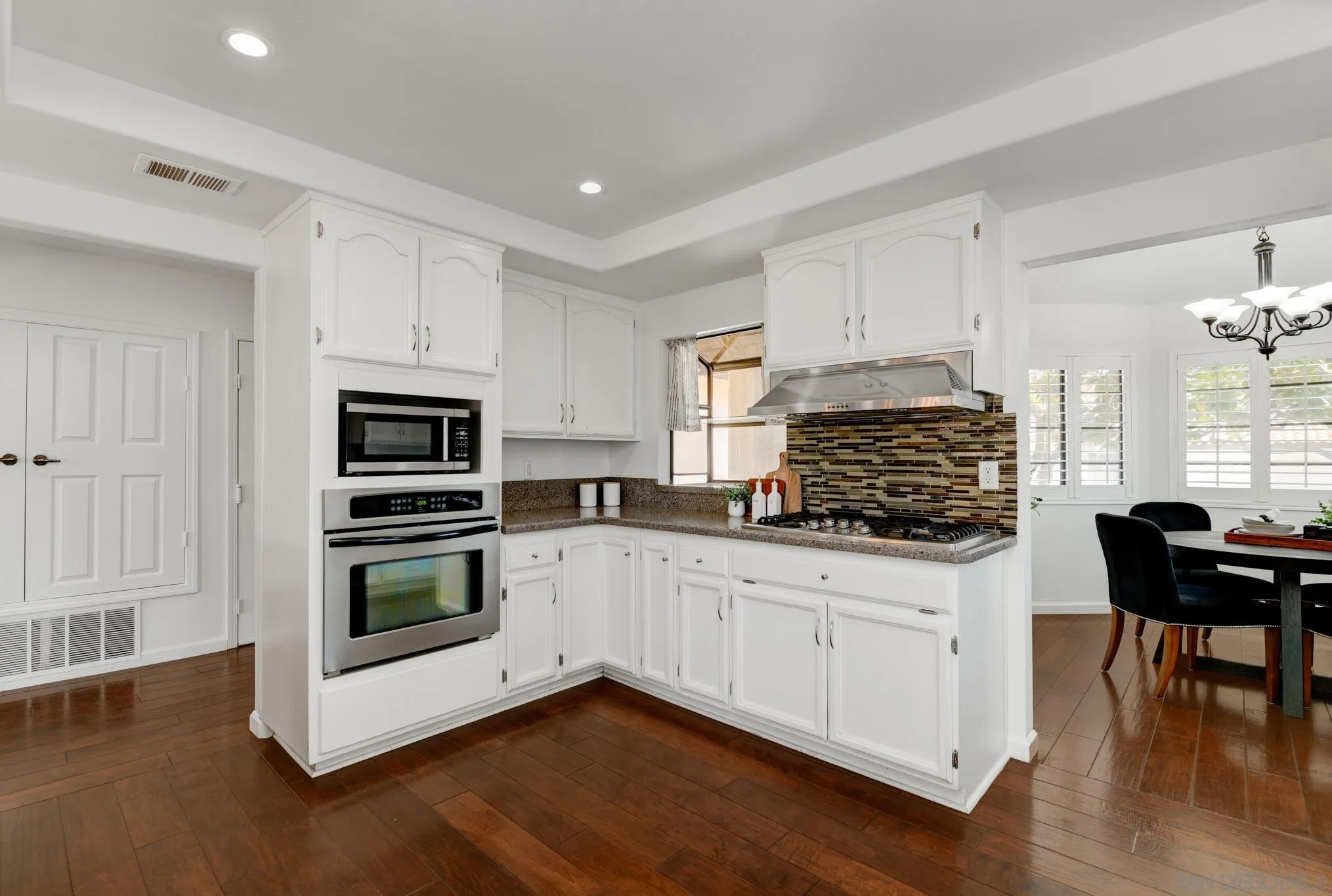 https://cdn.realtyfeed.com/cdn/127/260016551/11eb7ce94f0313cee4970f68420aeb9c.webp
