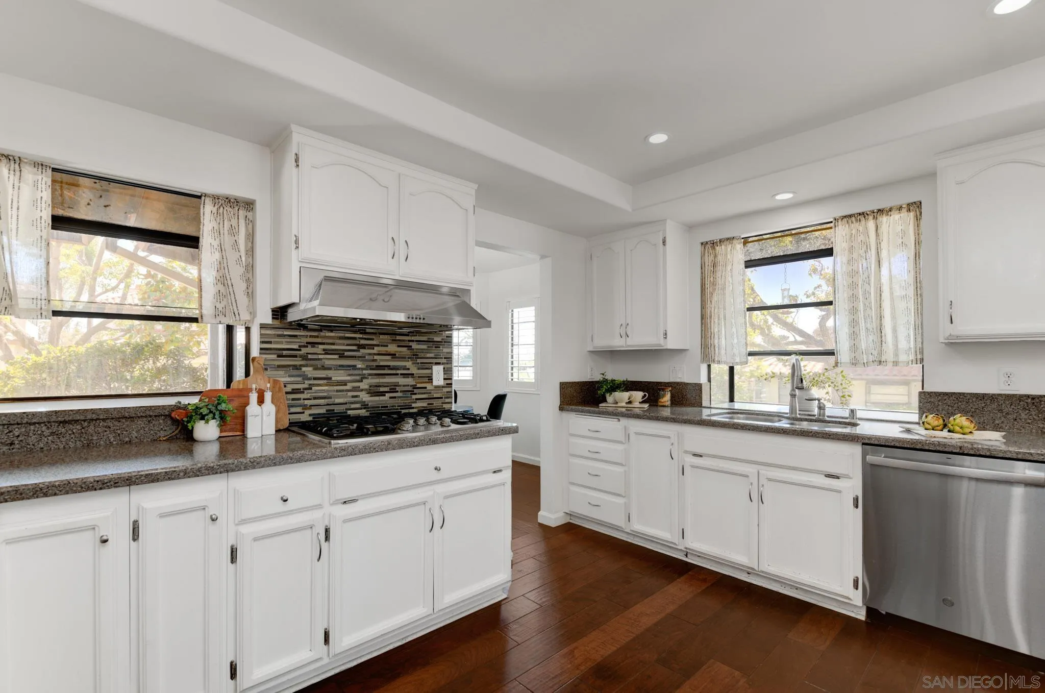 https://cdn.realtyfeed.com/cdn/127/260016551/255eb8e3d64f88564d4eaed1407f9d34.webp