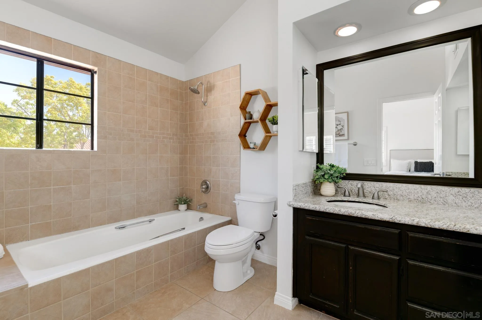 https://cdn.realtyfeed.com/cdn/127/260016551/7df8f1a44cf7f6199031cc0f6f8e051e.webp