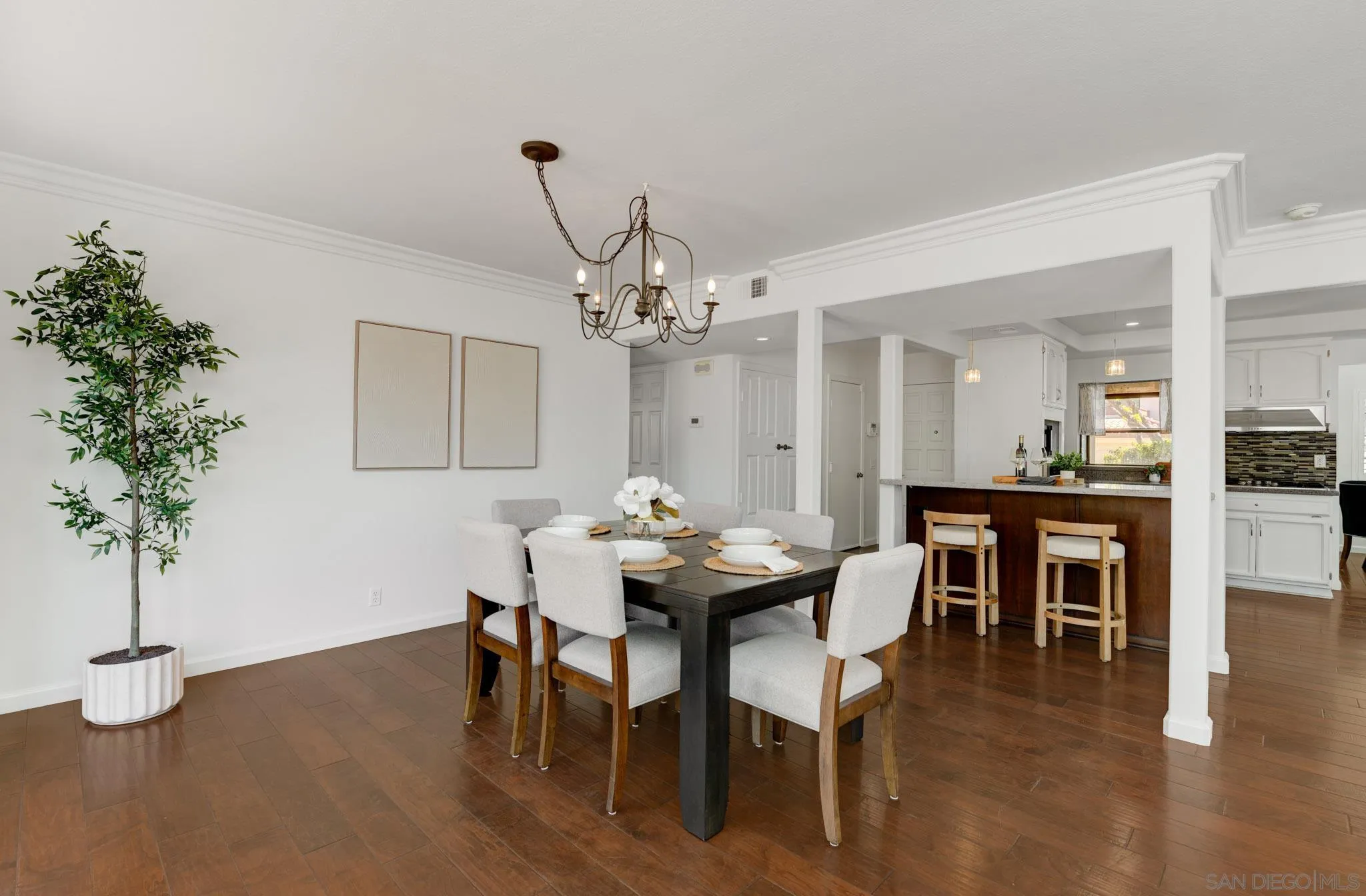 https://cdn.realtyfeed.com/cdn/127/260016551/af7df34cddfe59fa26e56573243cbac4.webp