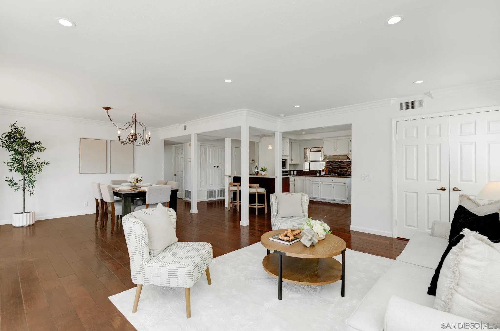 https://cdn.realtyfeed.com/cdn/127/260016551/f967e0767fd0dd7a52c2ad9e985f69c7.webp