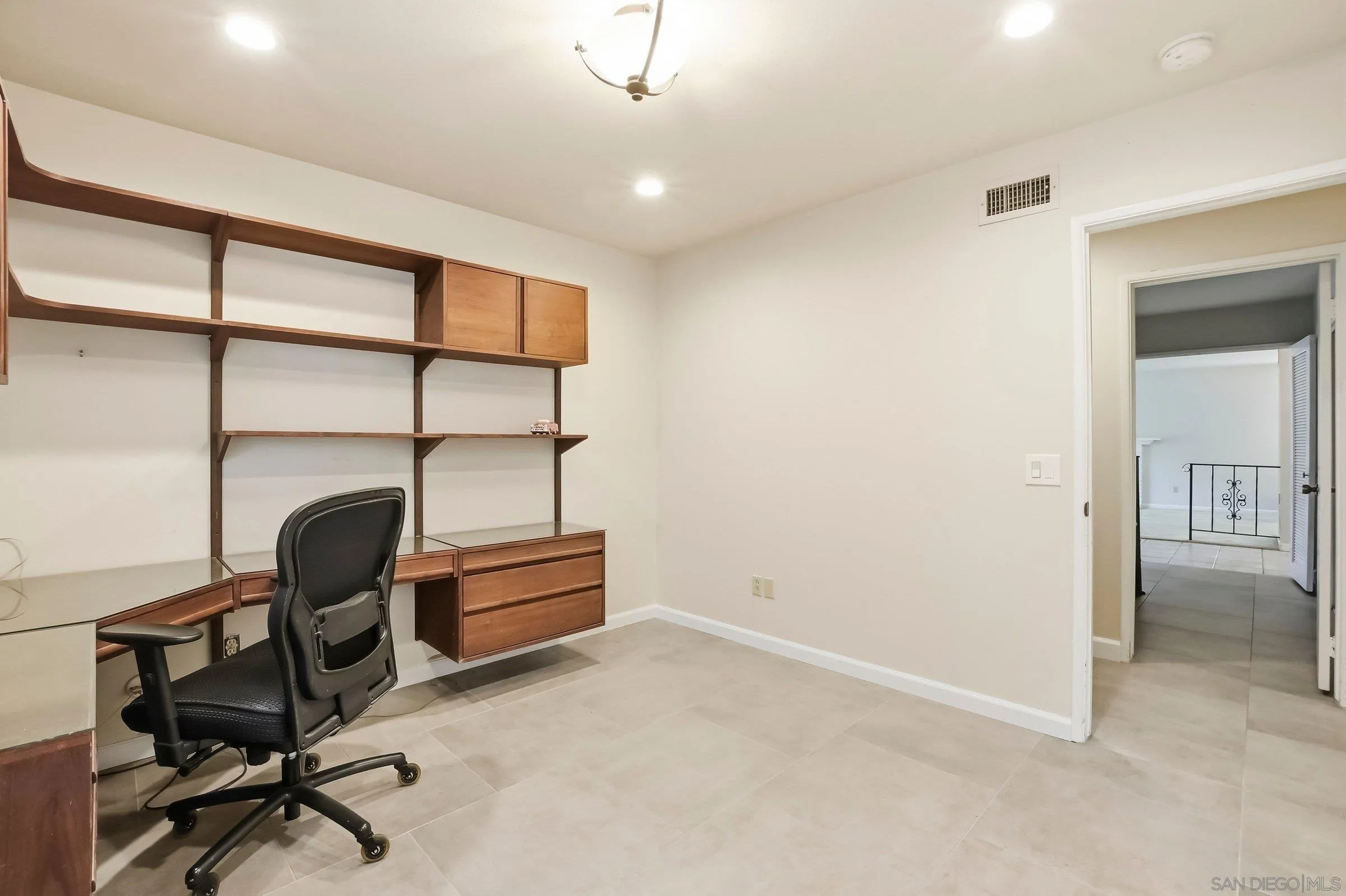 https://cdn.realtyfeed.com/cdn/127/260016552/8ec24a94c0c3525ee2edcc81e0120cb8.webp