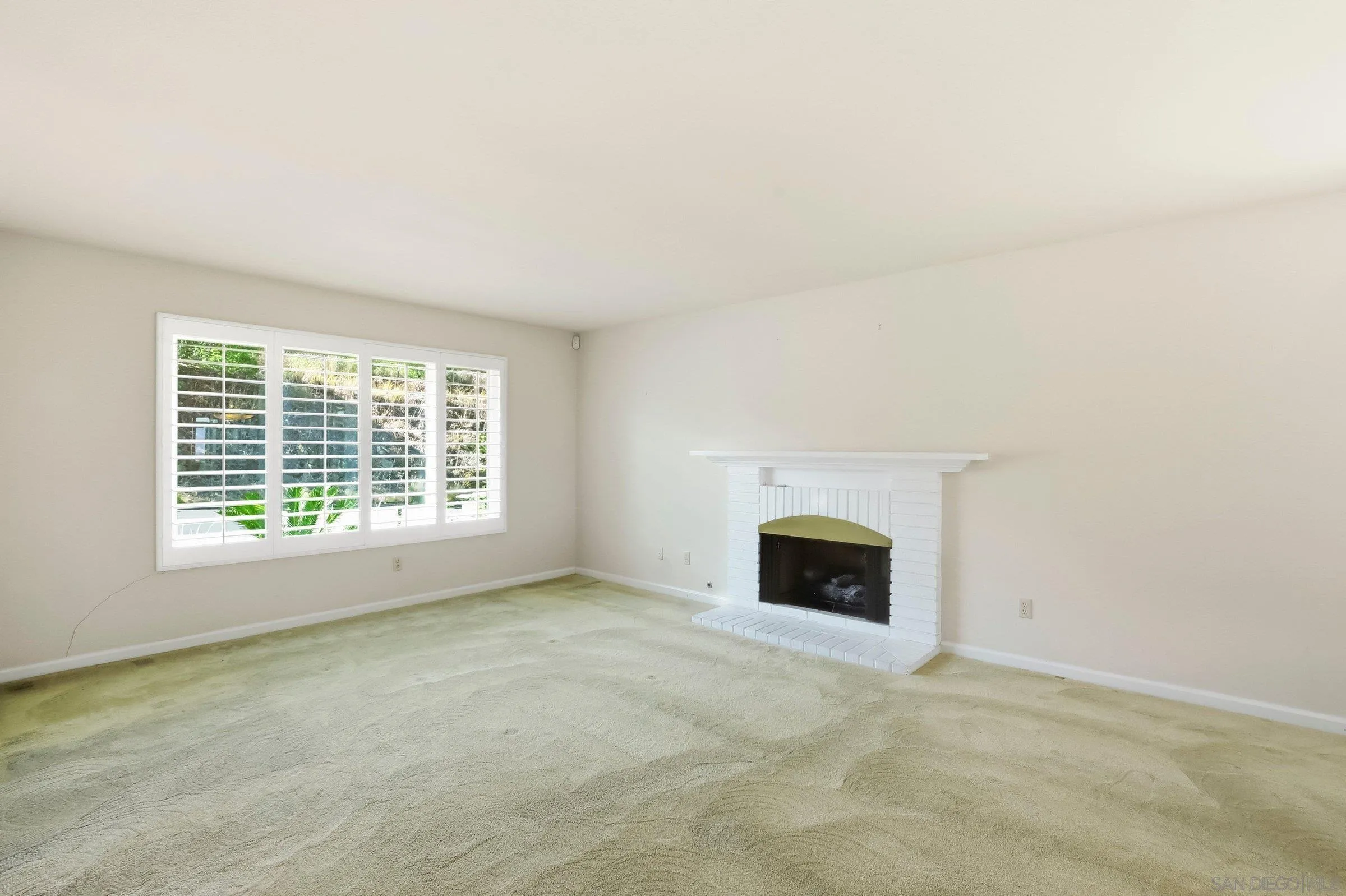 https://cdn.realtyfeed.com/cdn/127/260016552/c791afd86a0698f9bb60ba70c301a19a.webp