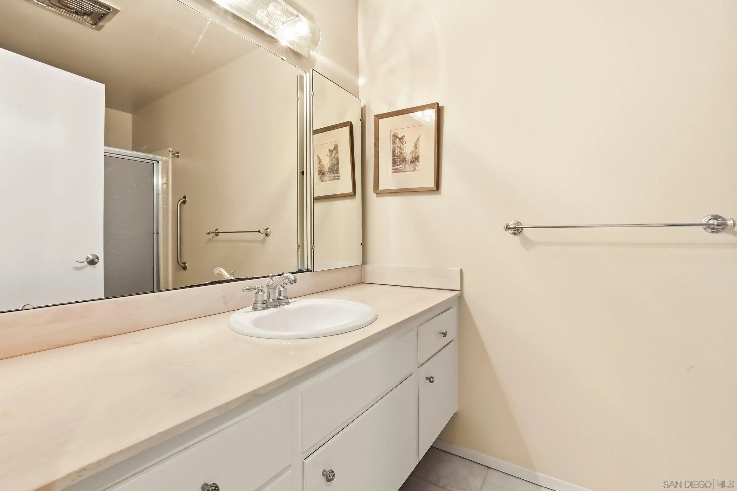 https://cdn.realtyfeed.com/cdn/127/260016552/ee3c7c01d7432f5b272116df0a3d5a24.webp