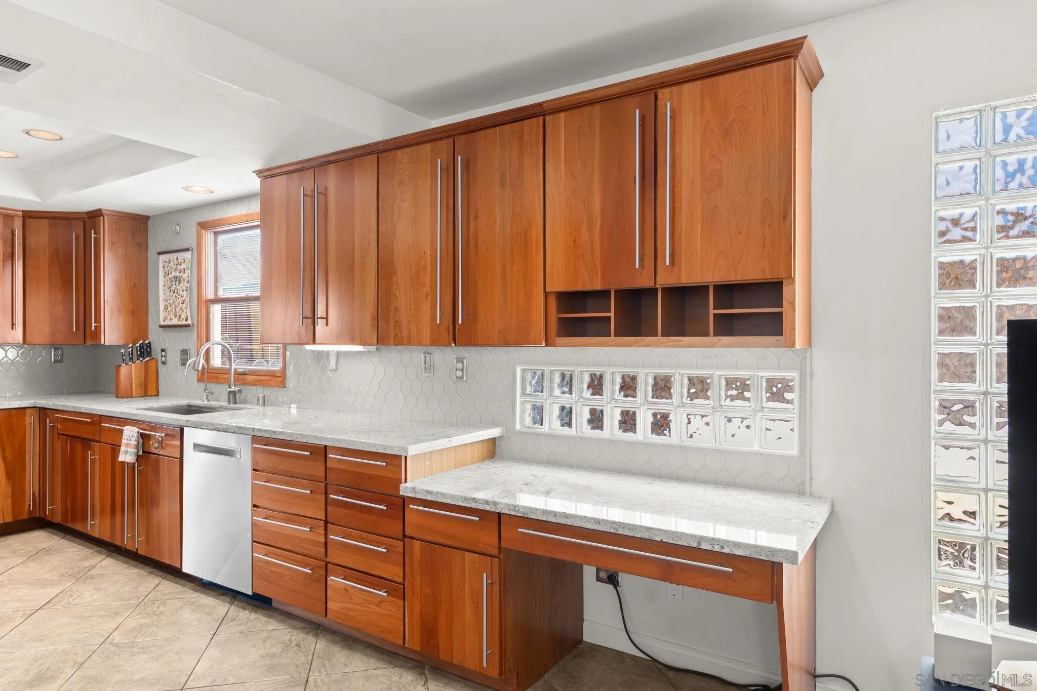 https://cdn.realtyfeed.com/cdn/127/260016562/0c10743cb6e6edec0d5970abd36145a7.webp