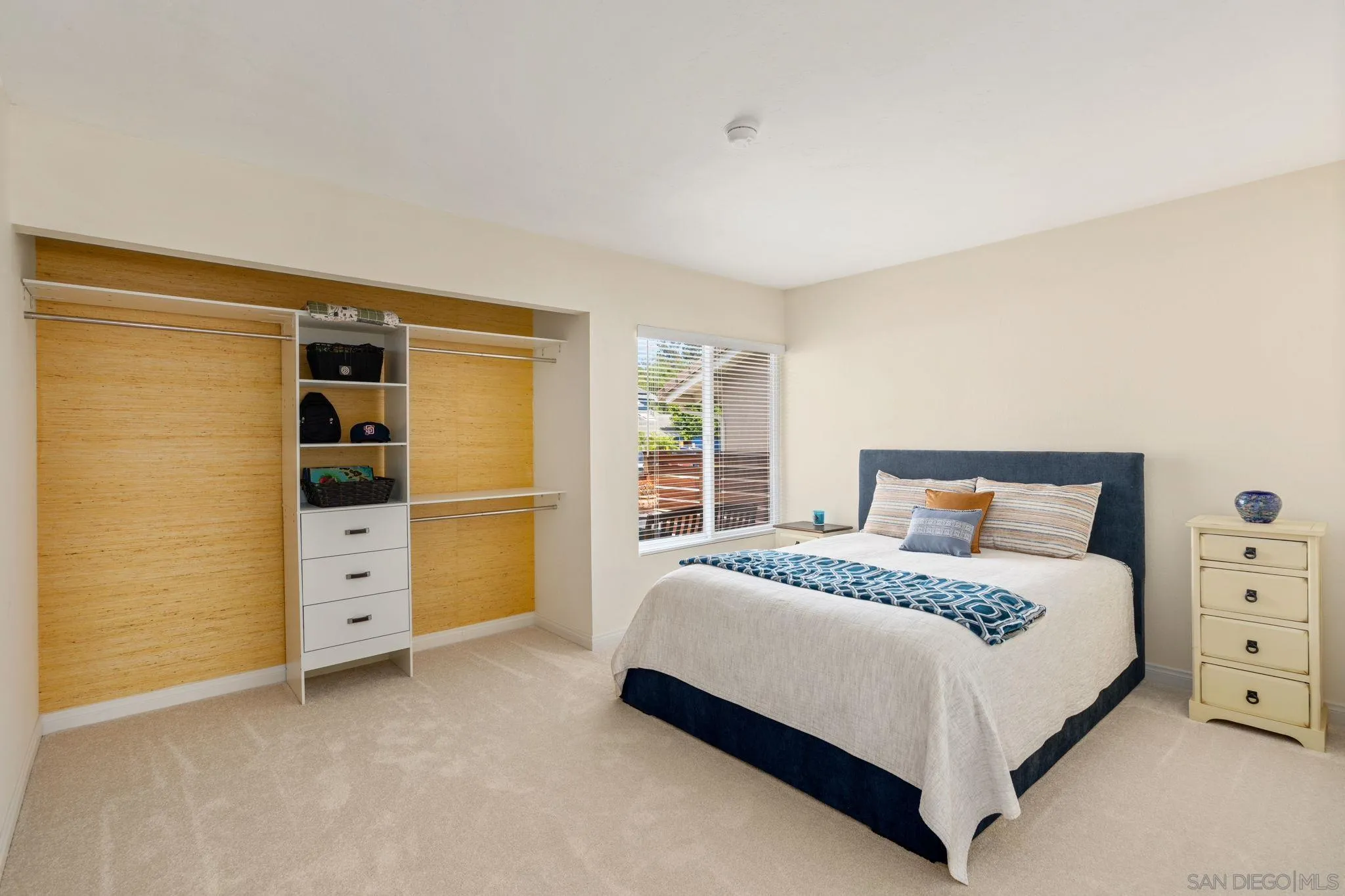 https://cdn.realtyfeed.com/cdn/127/260016562/244ef7b0294ae2e7d78761d87094c9e1.webp