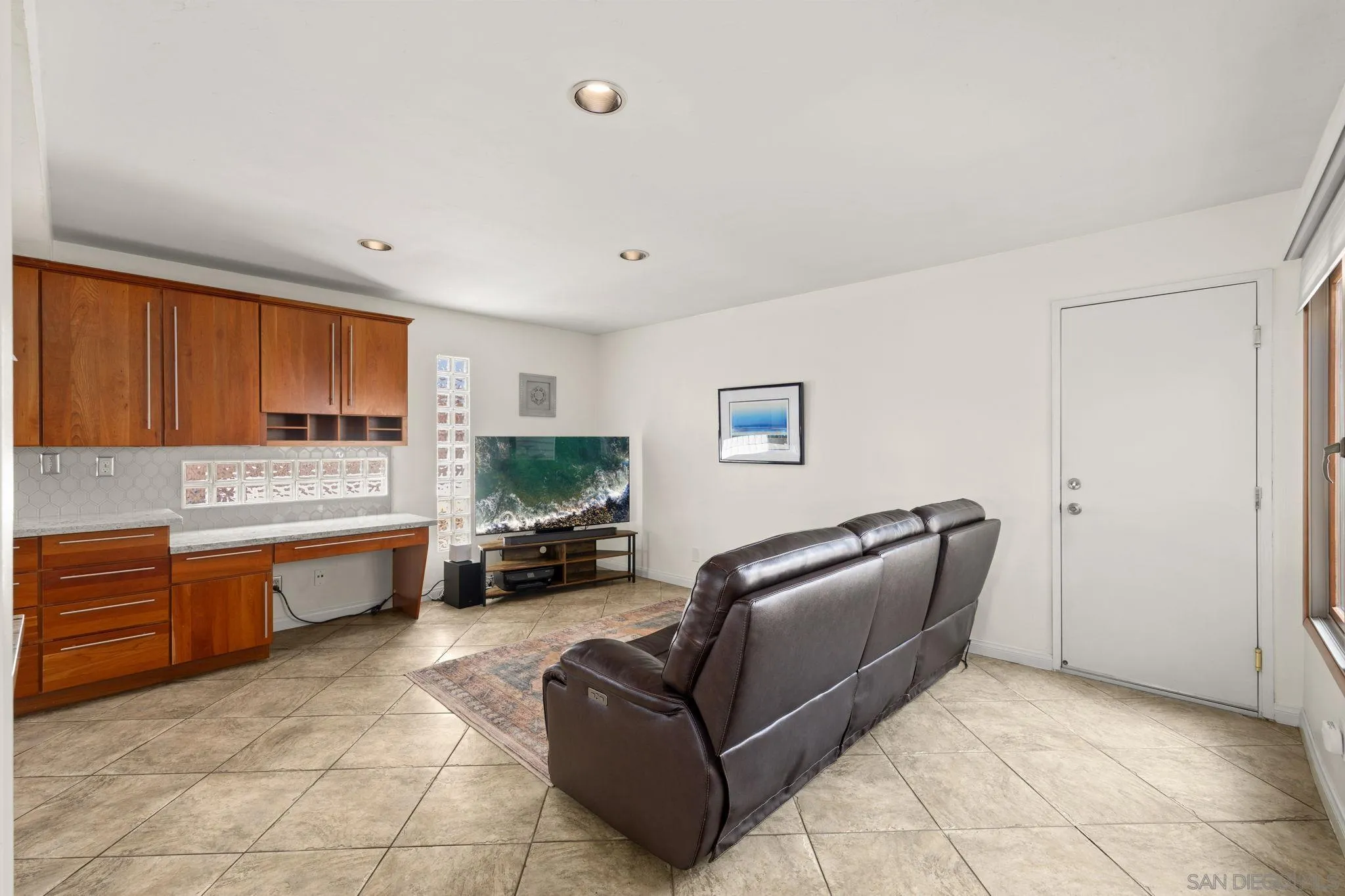 https://cdn.realtyfeed.com/cdn/127/260016562/590e7211023d483328449cc8e5035eda.webp