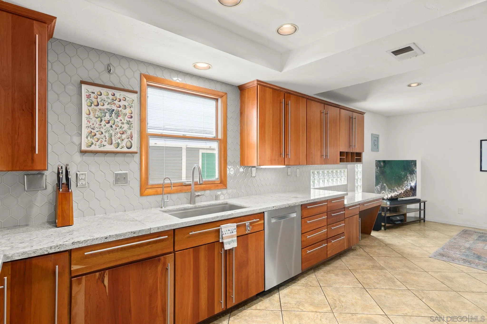 https://cdn.realtyfeed.com/cdn/127/260016562/99184626e844fa98c79501783be89251.webp