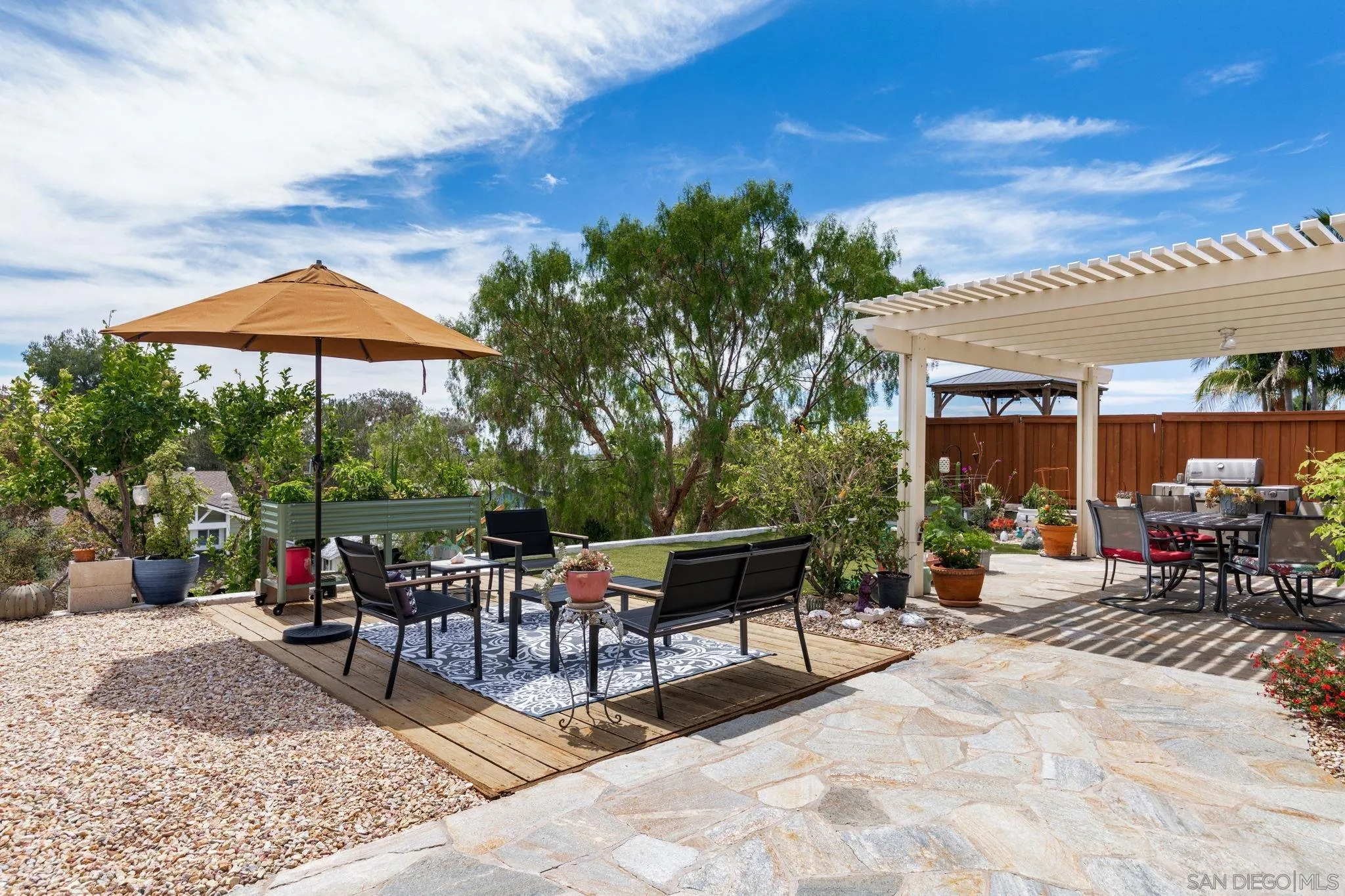 https://cdn.realtyfeed.com/cdn/127/260016562/bbf1137f1b12da0a330fdf378bd8d33b.webp