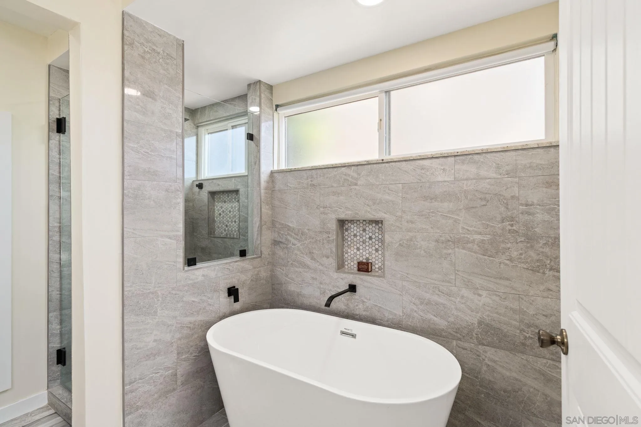 https://cdn.realtyfeed.com/cdn/127/260016562/cb369363a881bbddb1df93f9515533ee.webp