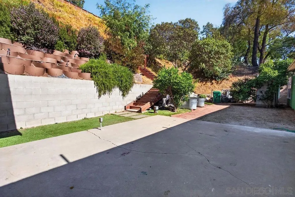 https://cdn.realtyfeed.com/cdn/127/260016565/8daef673fa8c16950f9e81b74844066a.webp