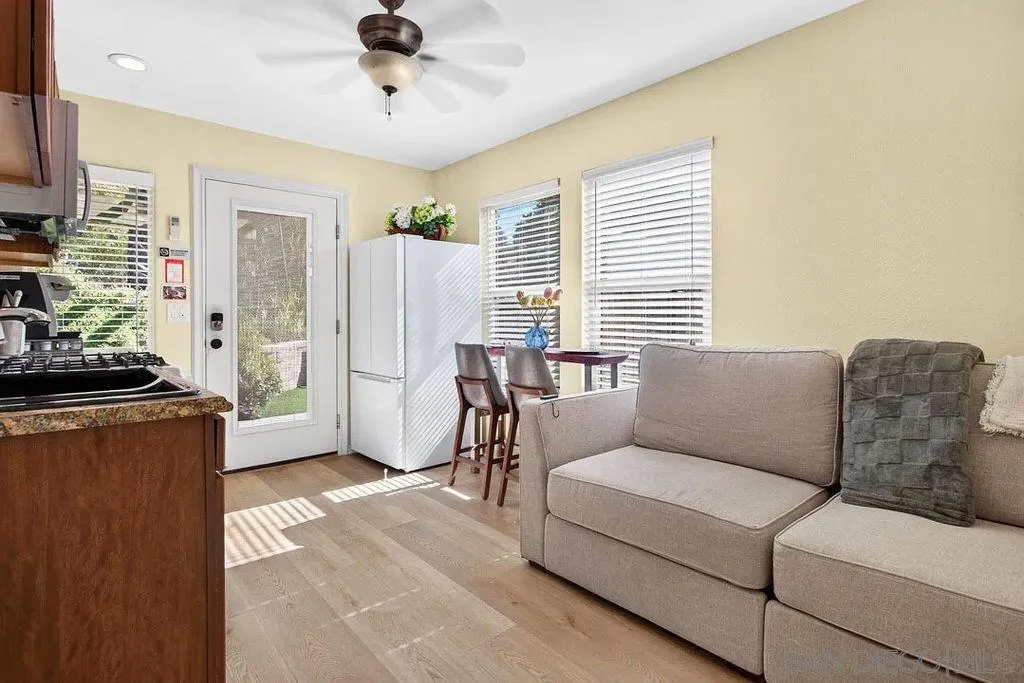 https://cdn.realtyfeed.com/cdn/127/260016565/bed6cc22bcff4212d0bfe1b156724751.webp