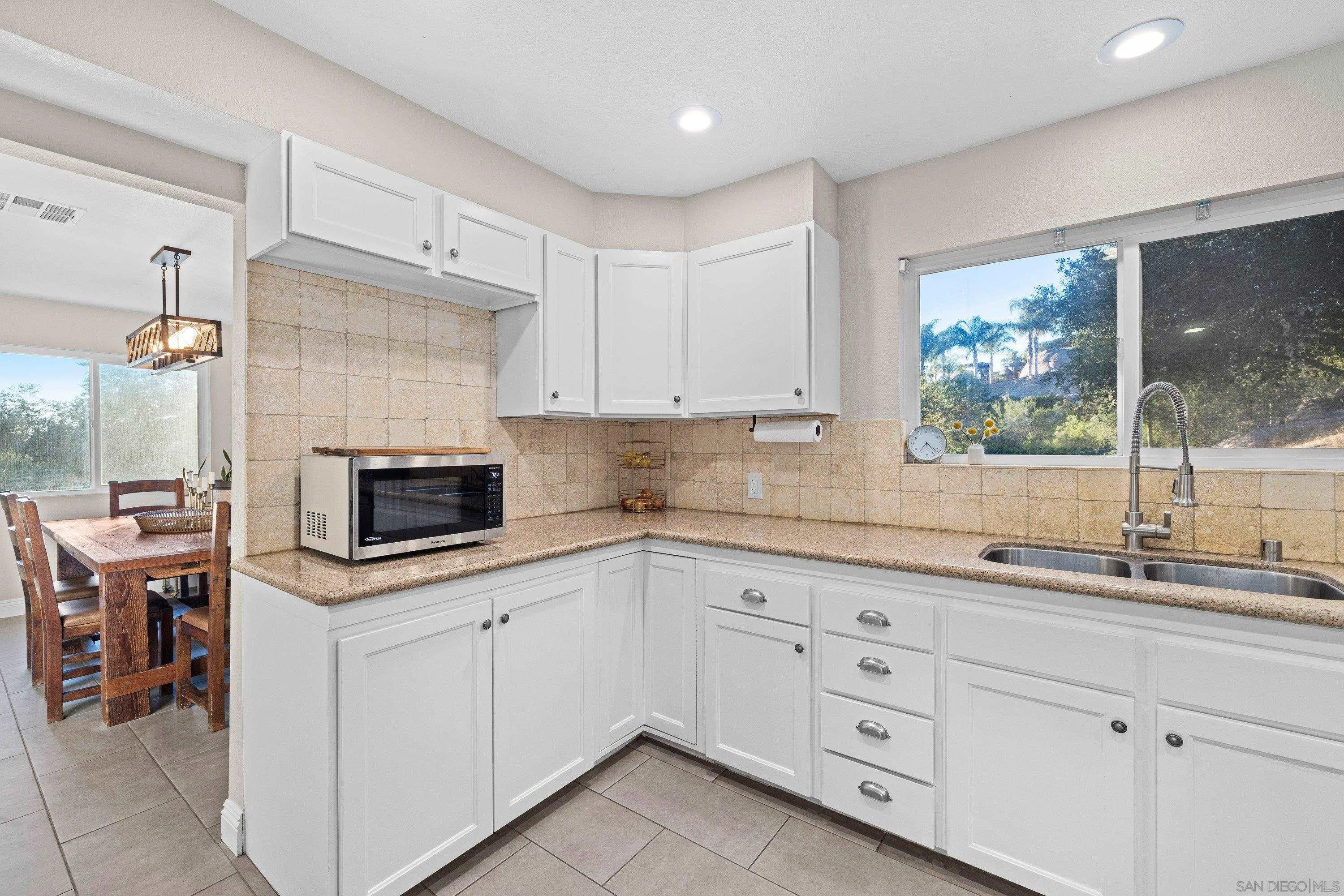 https://cdn.realtyfeed.com/cdn/127/260016569/2faba663b592922c4e0c8b11620c0f54.webp