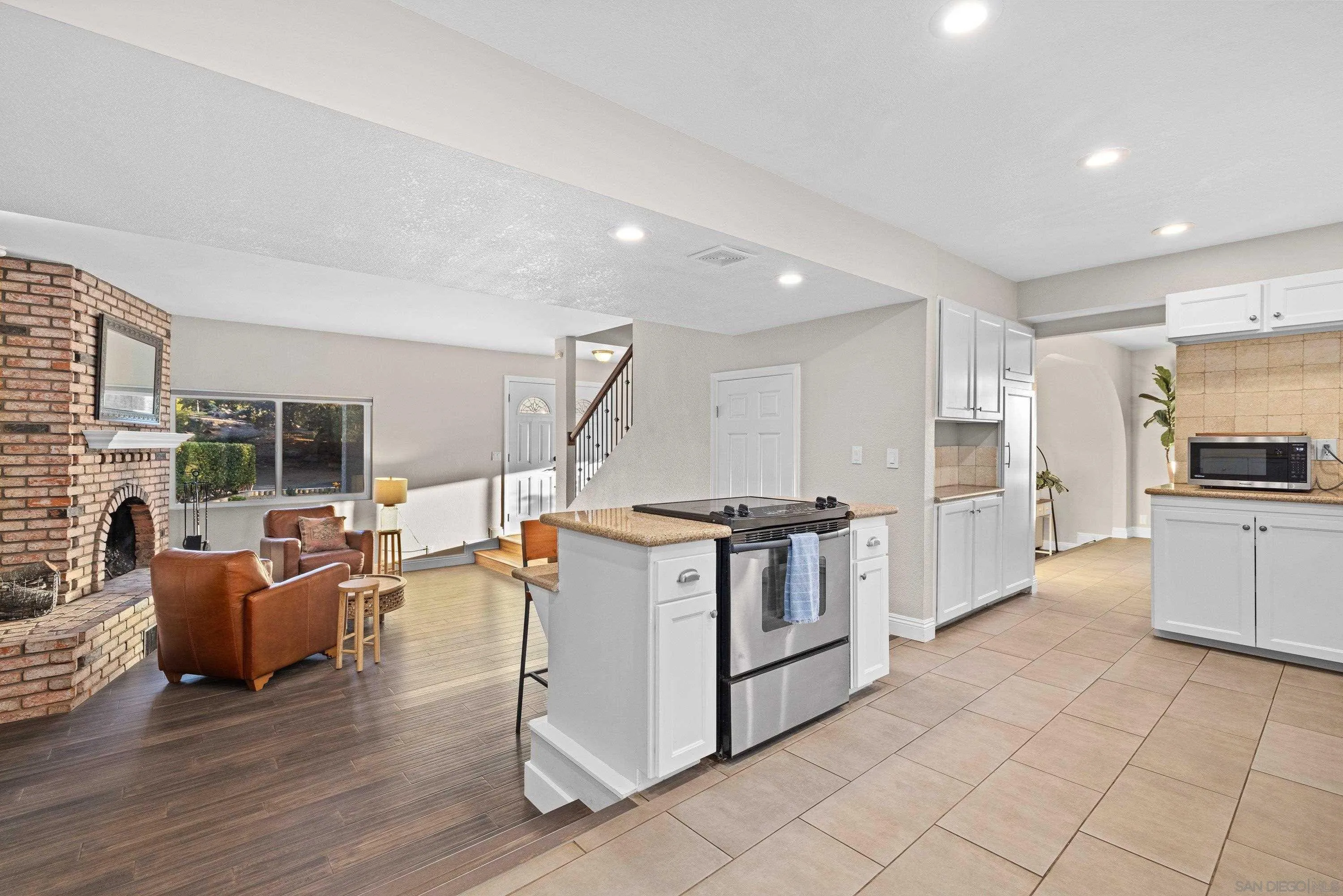 https://cdn.realtyfeed.com/cdn/127/260016569/43ef104645d3327288d22a28edf95303.webp