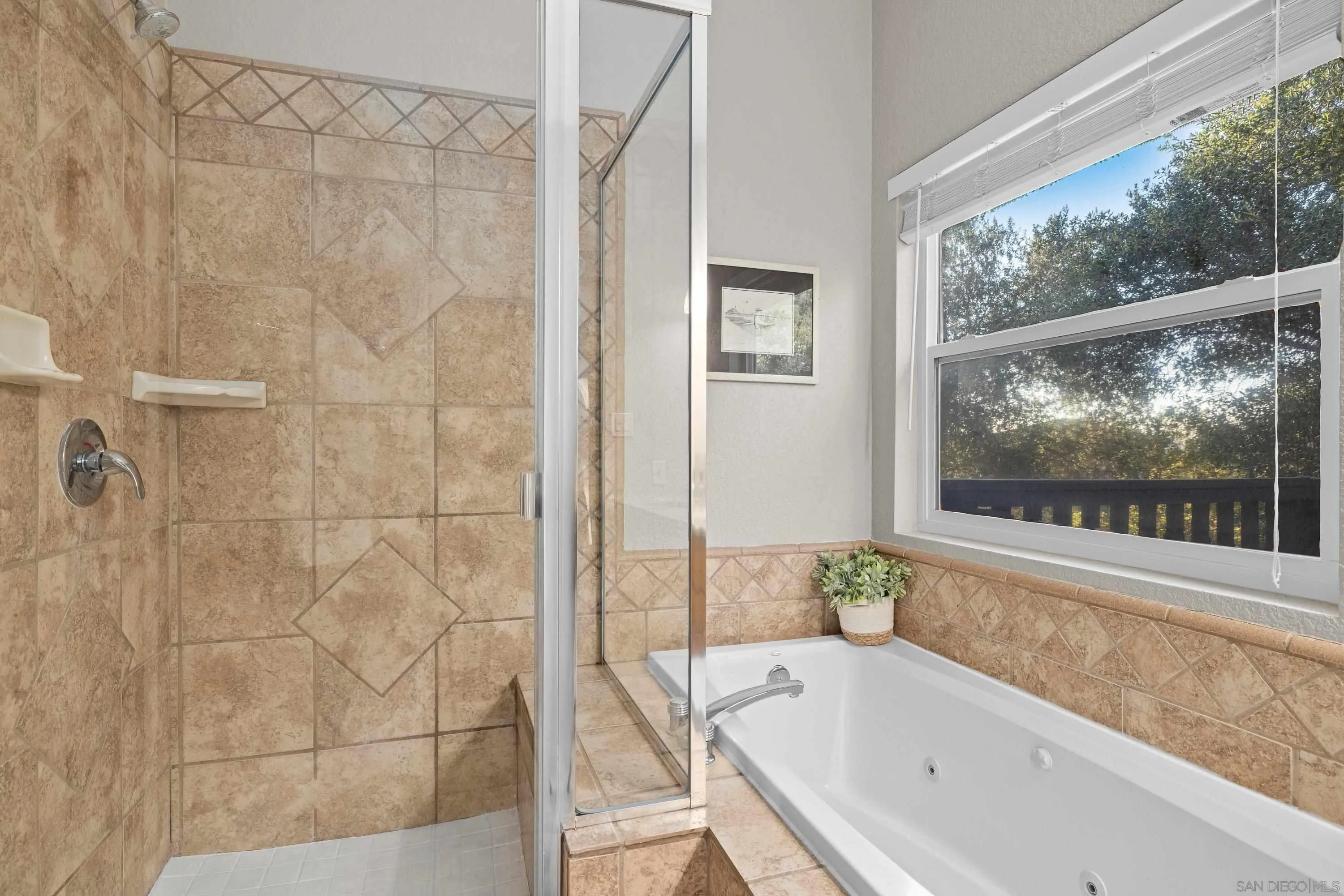 https://cdn.realtyfeed.com/cdn/127/260016569/5042265a91fbbbcdfa73c0caa0087157.webp