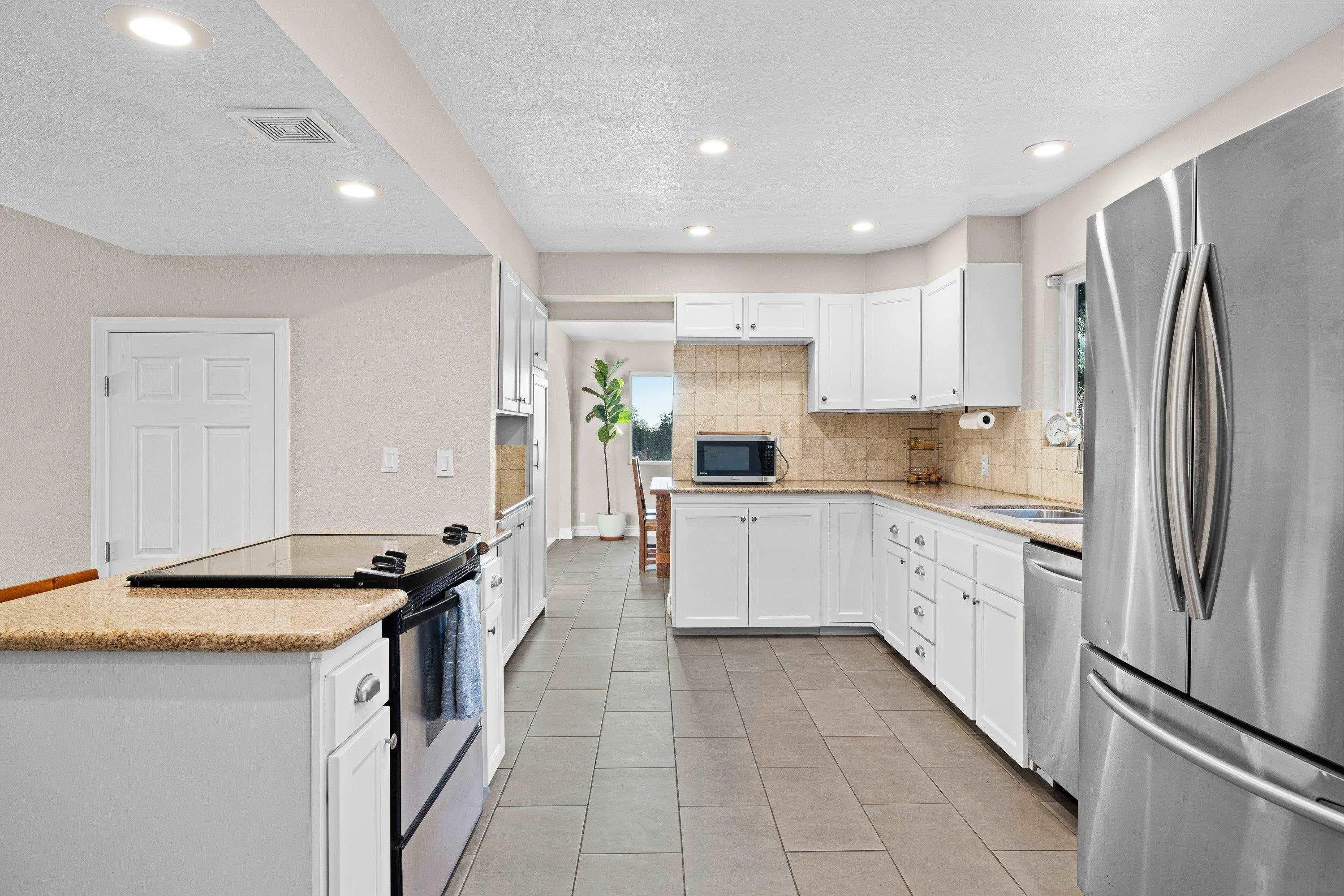 https://cdn.realtyfeed.com/cdn/127/260016569/9b84924577bfecf1d457949de028fb52.webp