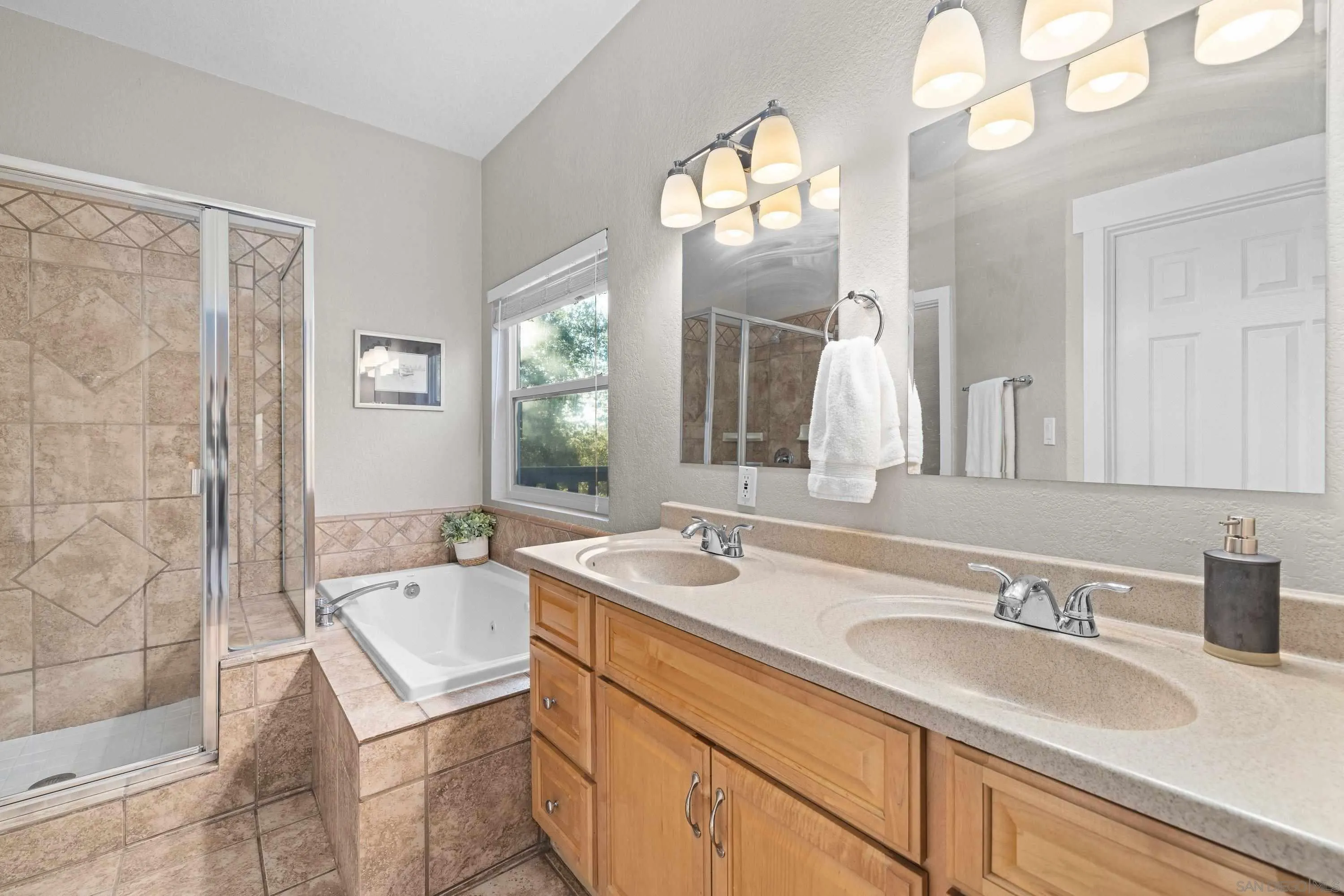 https://cdn.realtyfeed.com/cdn/127/260016569/b0d53fabfe90e77875cfd0e5226e7b9e.webp