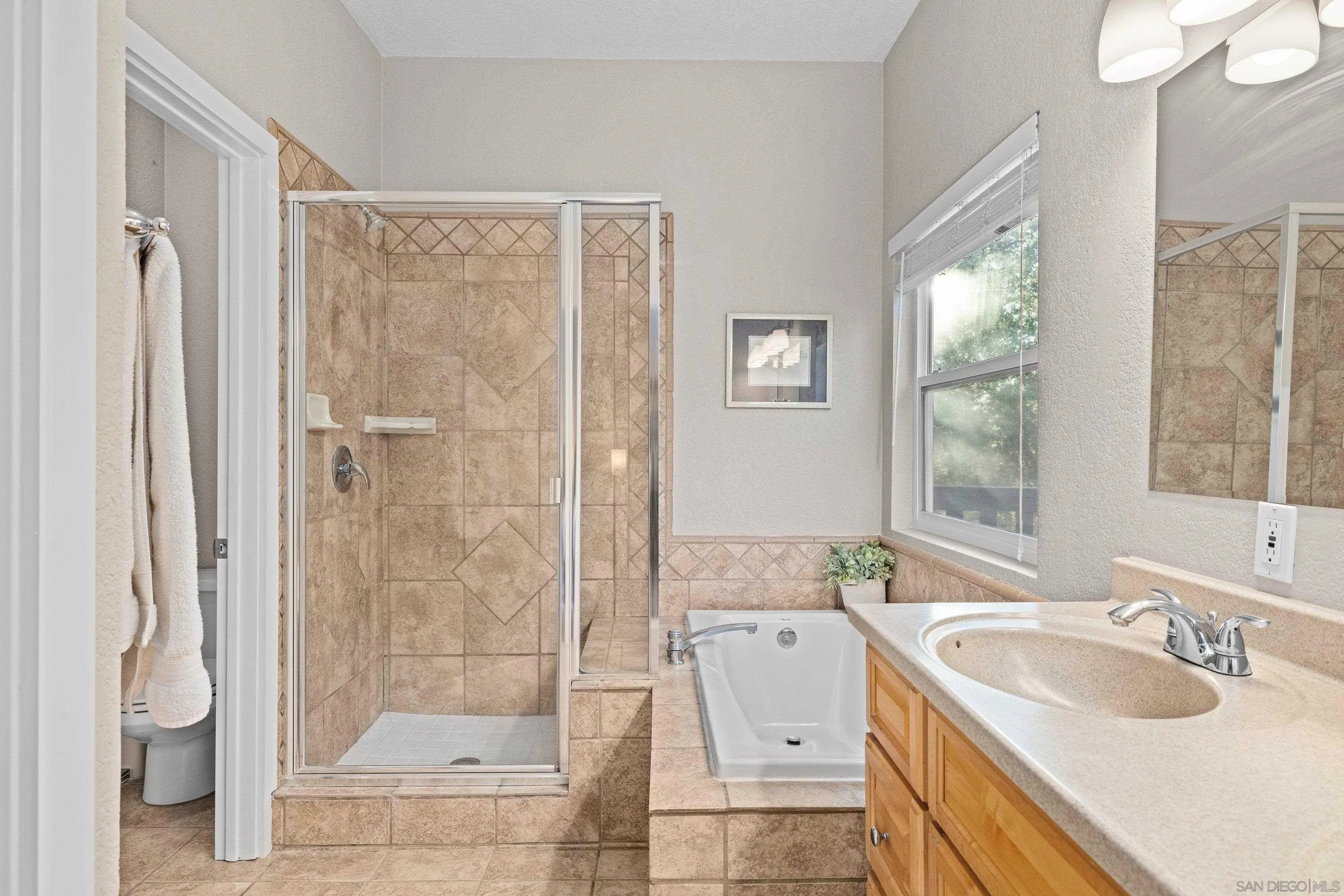 https://cdn.realtyfeed.com/cdn/127/260016569/c0860f27981be377c02614cd9ca1dc08.webp