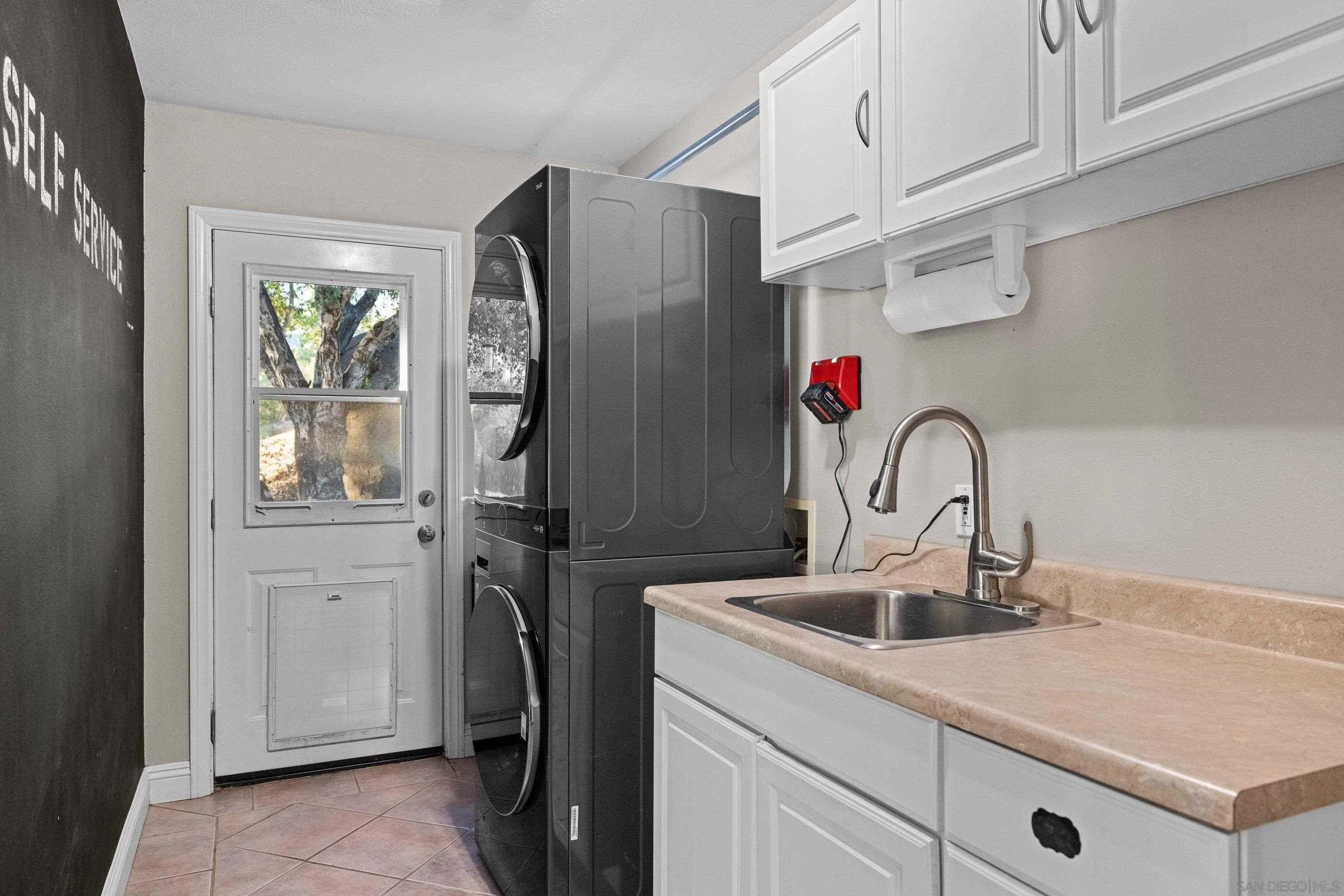 https://cdn.realtyfeed.com/cdn/127/260016569/eb87e5b9a131cab587f75ddb92489027.webp