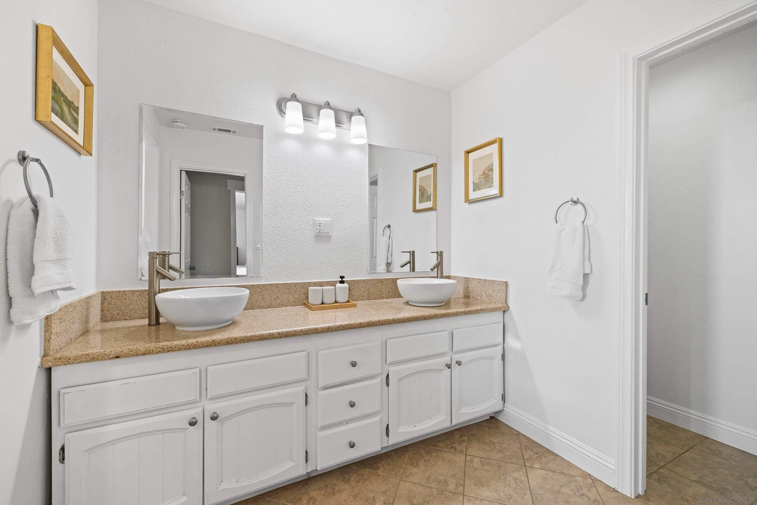 https://cdn.realtyfeed.com/cdn/127/260016569/fc75dd82c9400778068fa541dbc6044e.webp