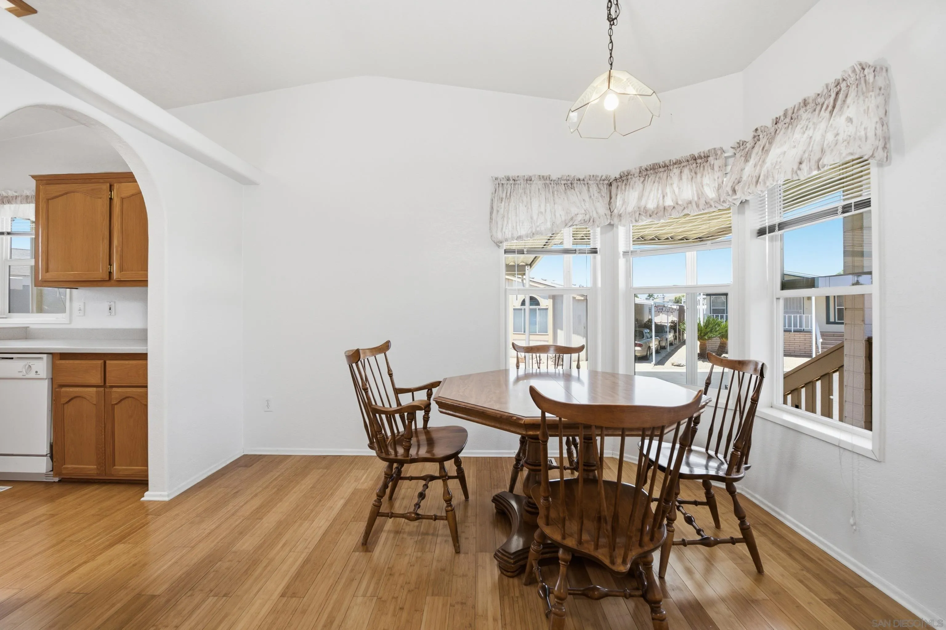 https://cdn.realtyfeed.com/cdn/127/260016576/06c2d930191321cc7b1bebdbfaab637a.webp