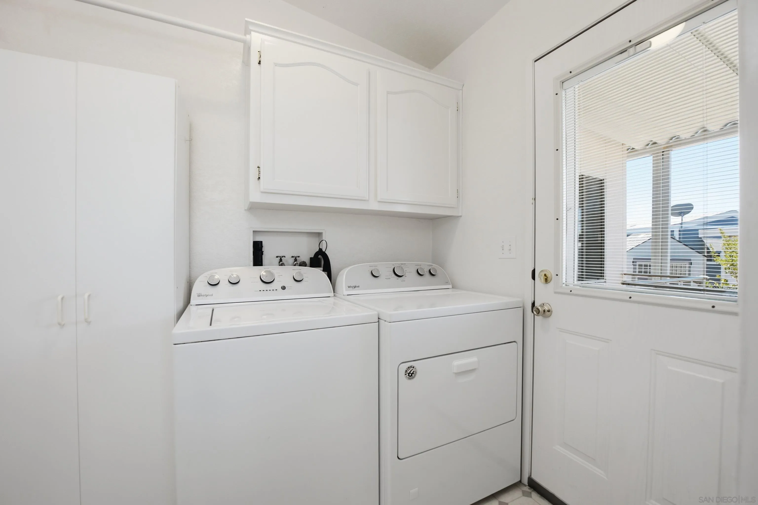 https://cdn.realtyfeed.com/cdn/127/260016576/d957034924f520164287676dde64e641.webp