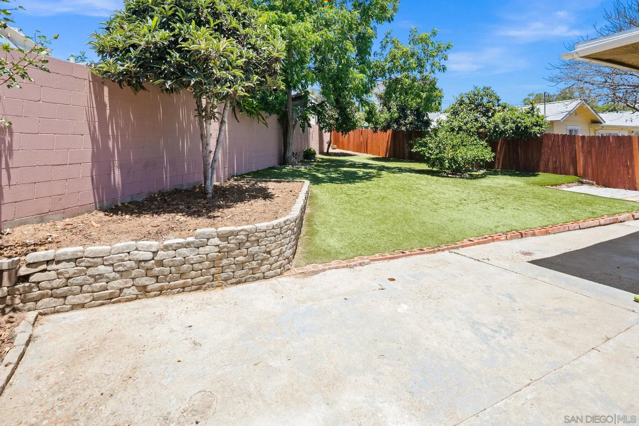 https://cdn.realtyfeed.com/cdn/127/260016579/a68c2f83bf8b6b3c36bcde6d80021af1.webp
