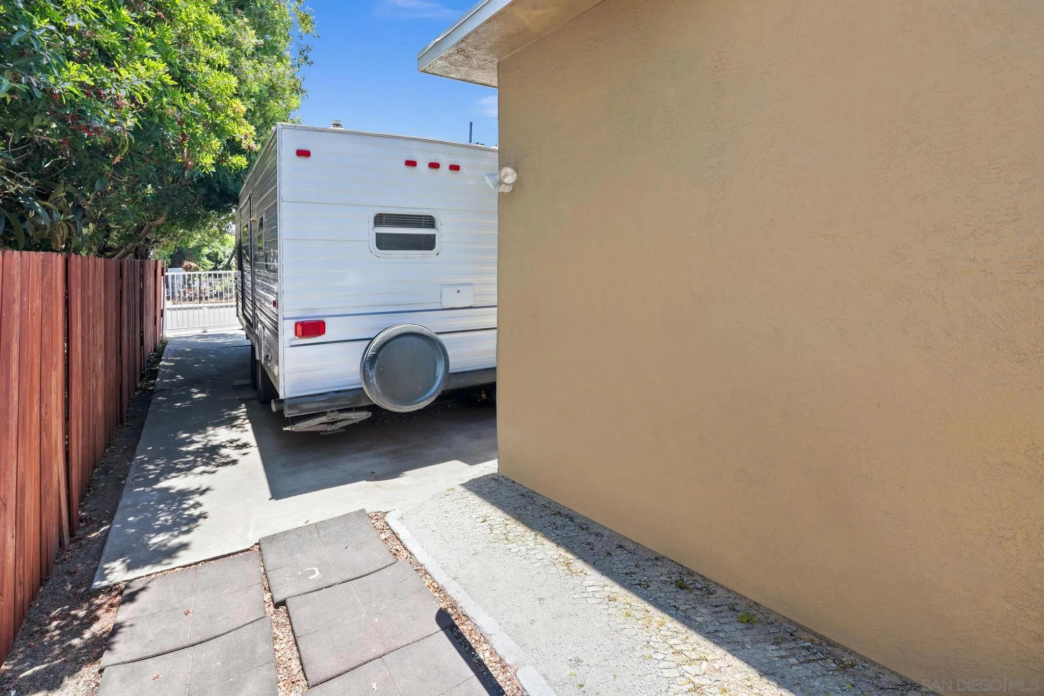 https://cdn.realtyfeed.com/cdn/127/260016579/e232adb54cf6edc554ec4efdec70bac3.webp