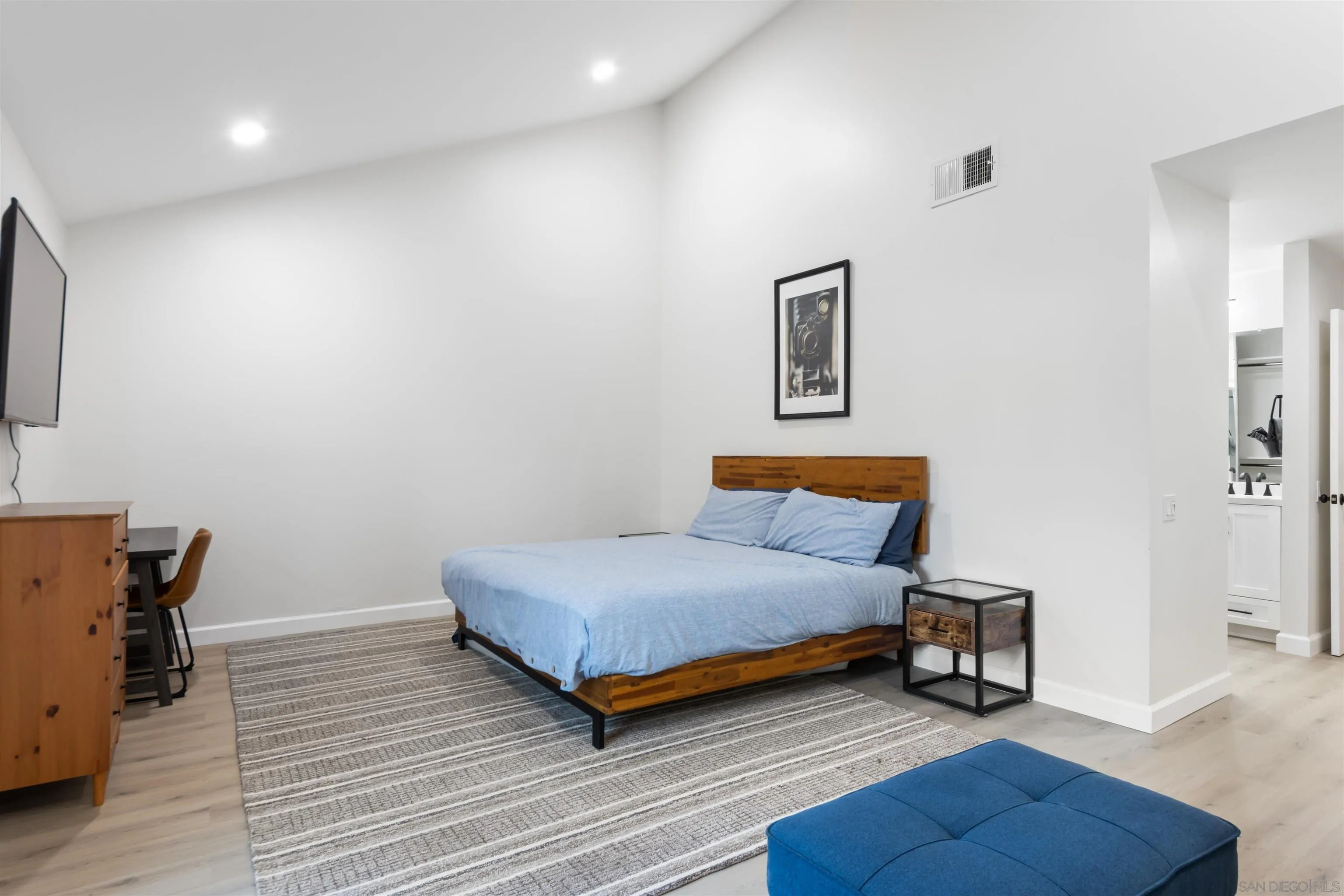 https://cdn.realtyfeed.com/cdn/127/260016584/4098dfe03d21416d09c2a6a21a5b384e.webp